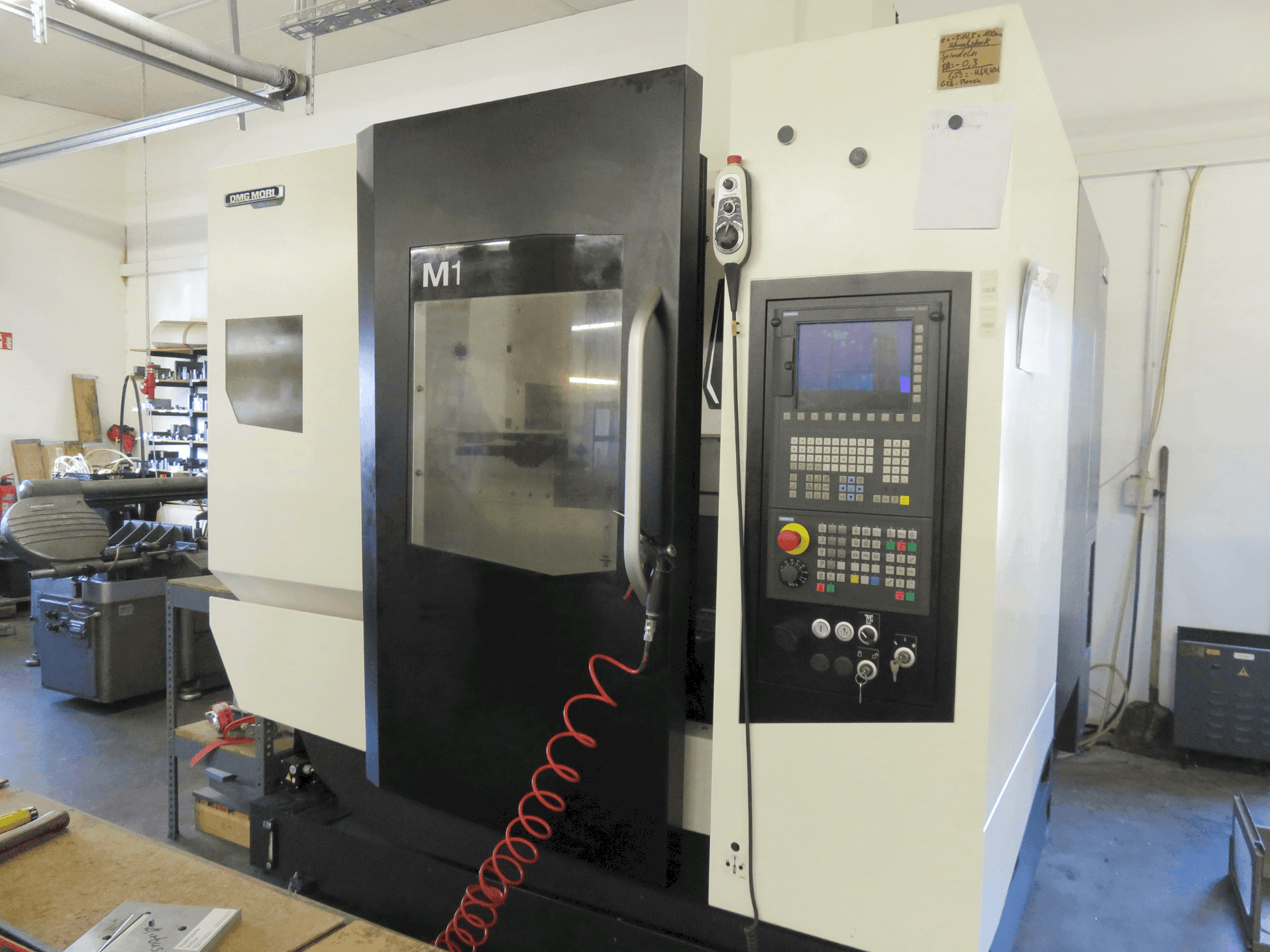 DMG MORI M1-maskinen framifrån