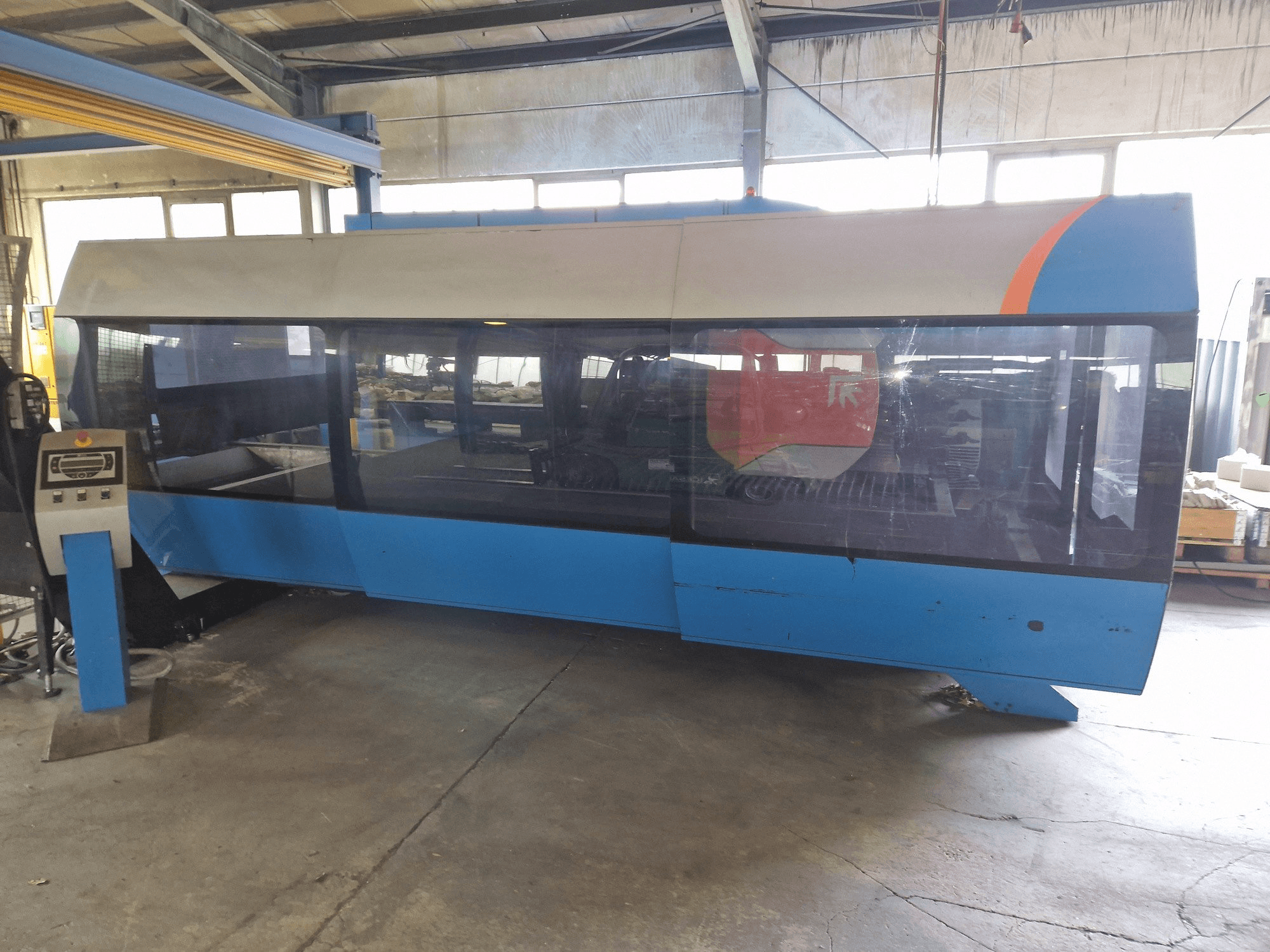 Prima Power CP 4000 Zaphiro-maskinen framifrån