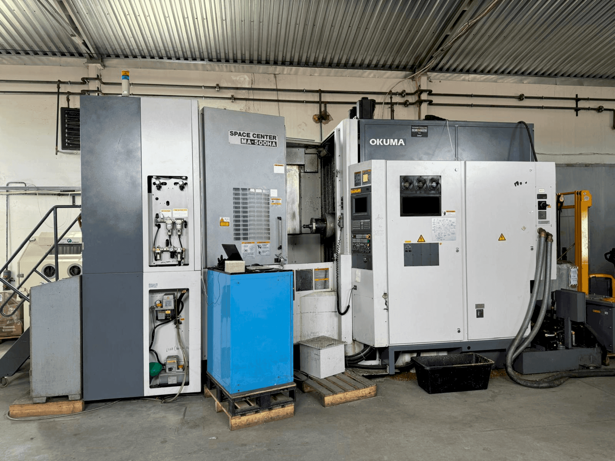 Okuma MA-500HA-maskinen framifrån