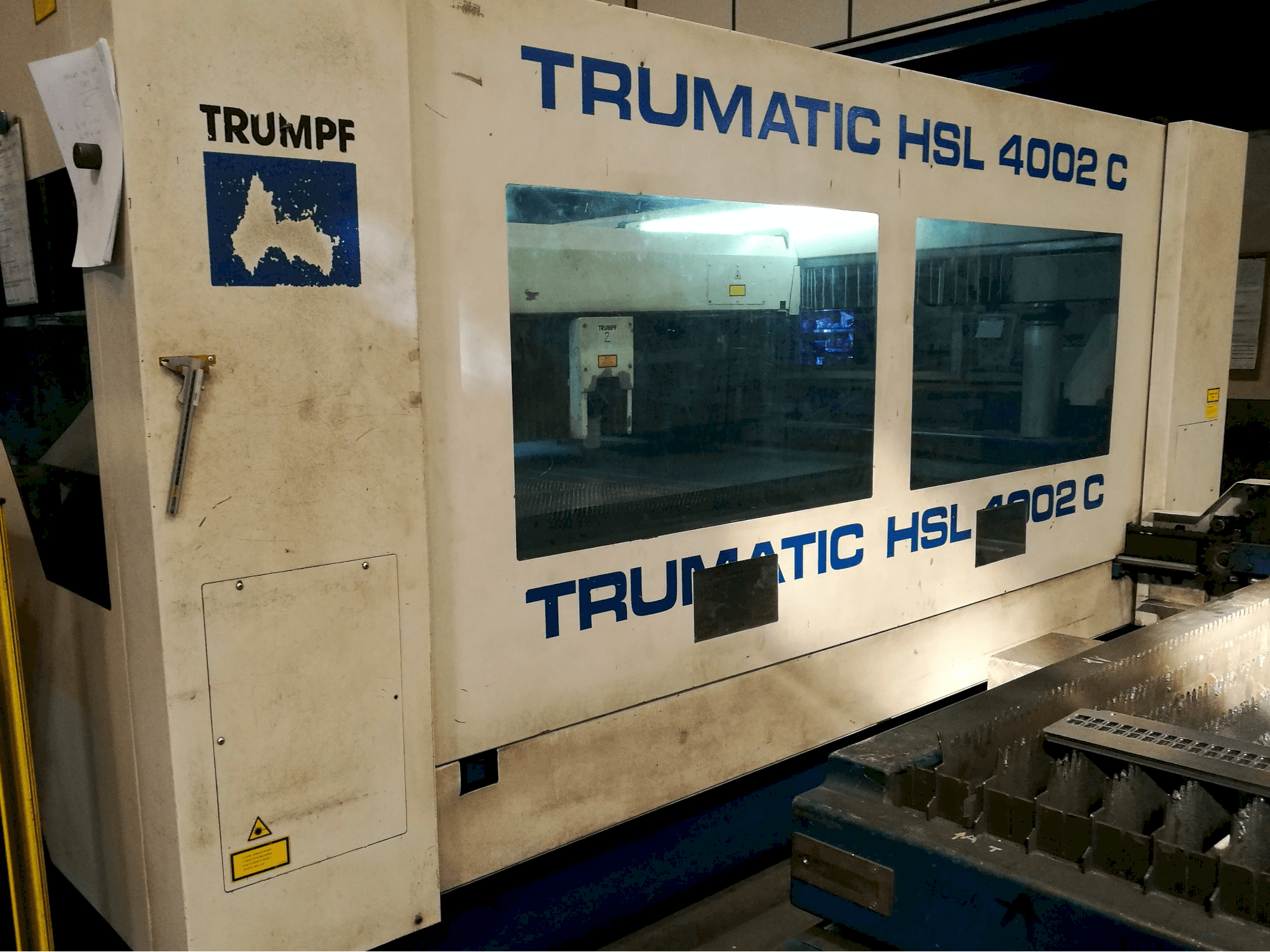 Trumpf-maskinen sedd från vänsterTrumatic HSL 4002 C