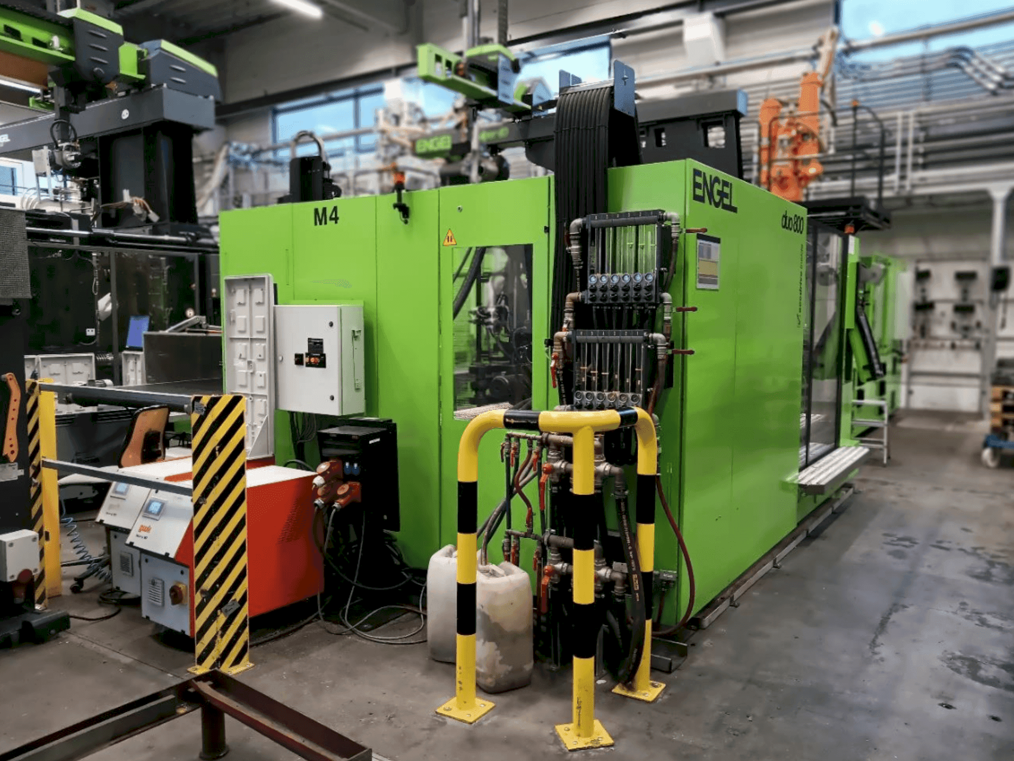 Engel Duo 11050/800-maskinen sedd från vänster