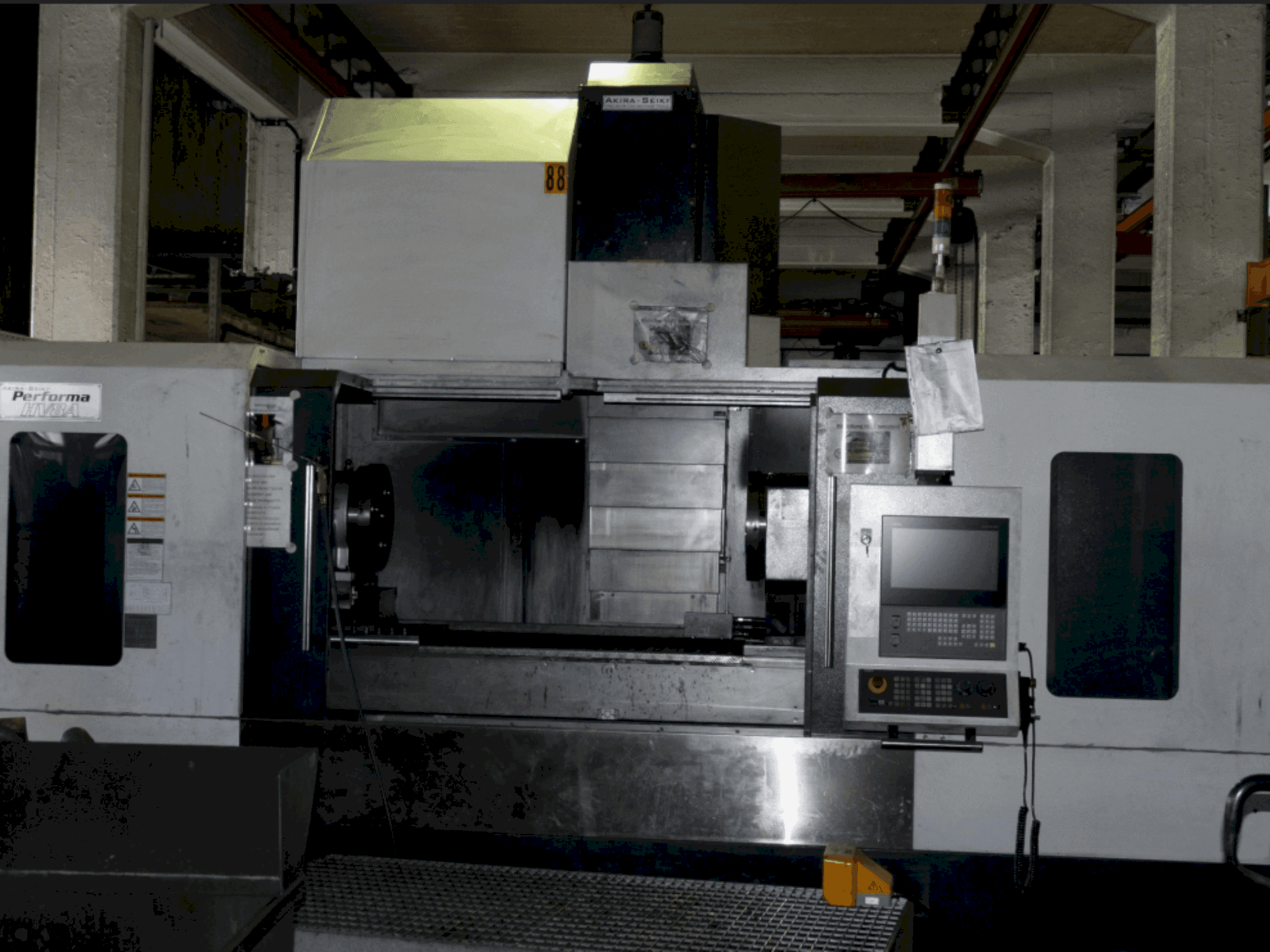 Akira Seiki Performa HV 8A-maskinen framifrån