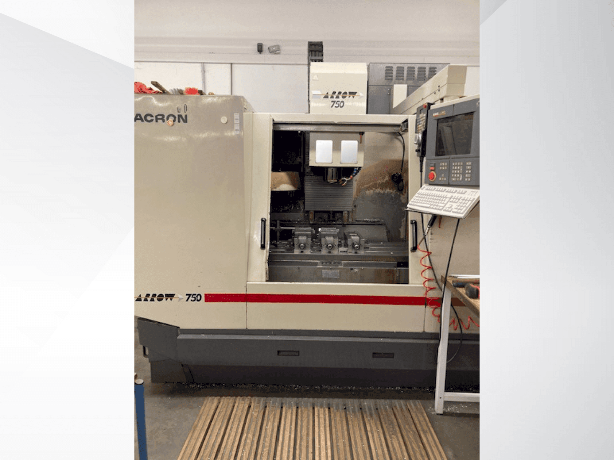 Cincinnati Milacron Arrow 750-maskinen framifrån