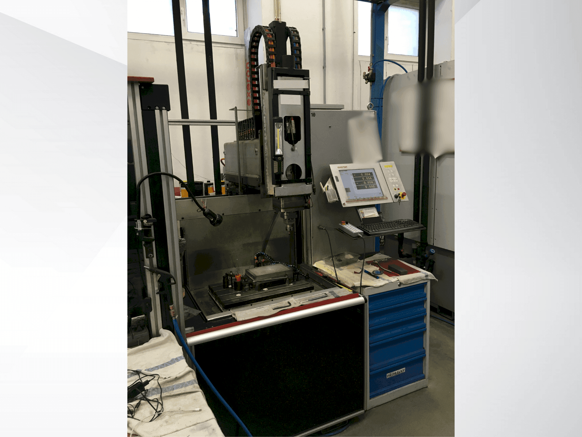 Exeron EDM 310 MF20-maskinen framifrån