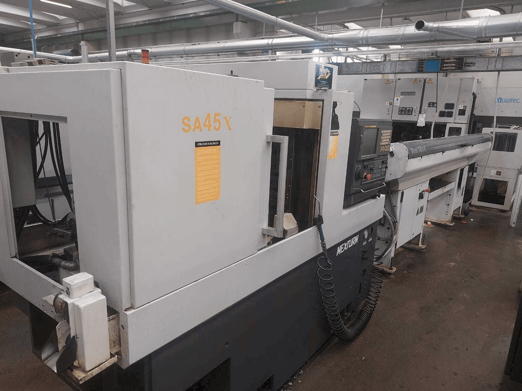 Nexturn SA 45X-maskinen sedd från vänster sida