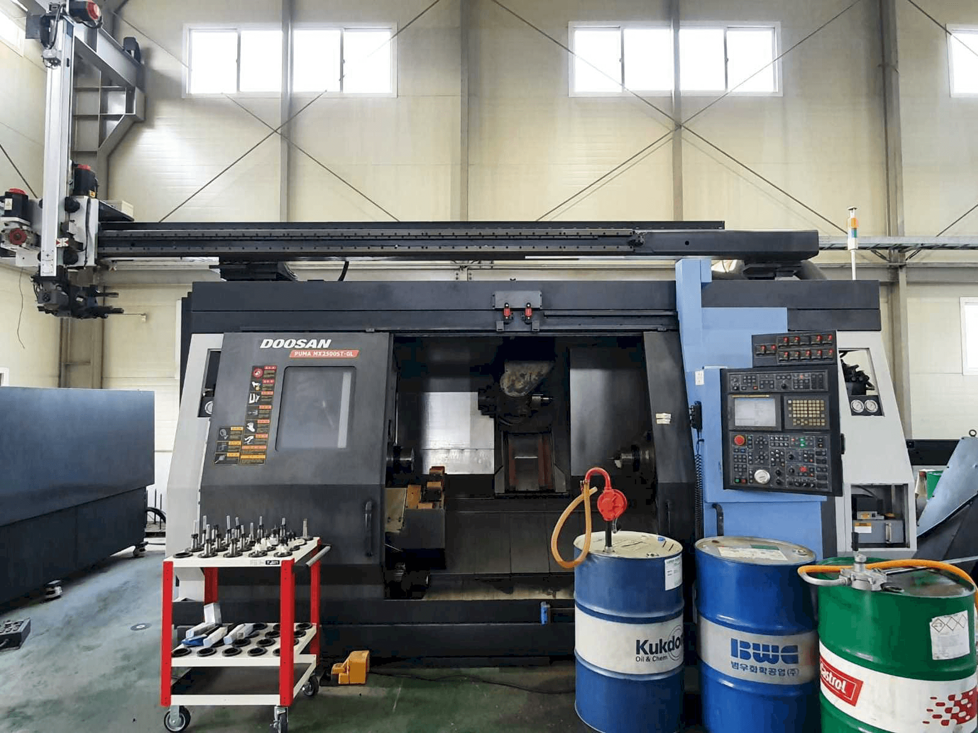 Doosan Puma MX2500ST-GL-maskinen framifrån