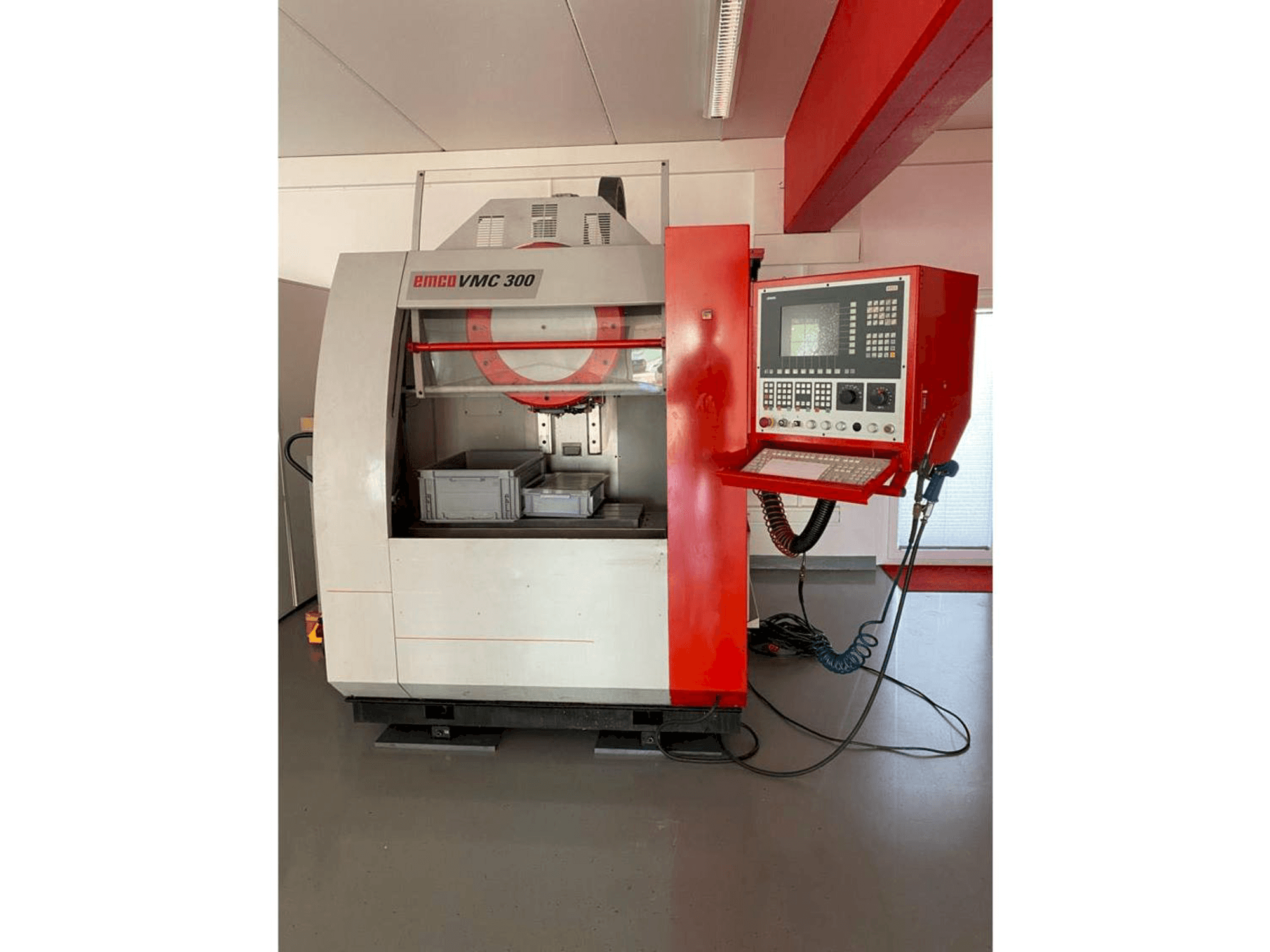 EMCO VMC 300-maskinen framifrån