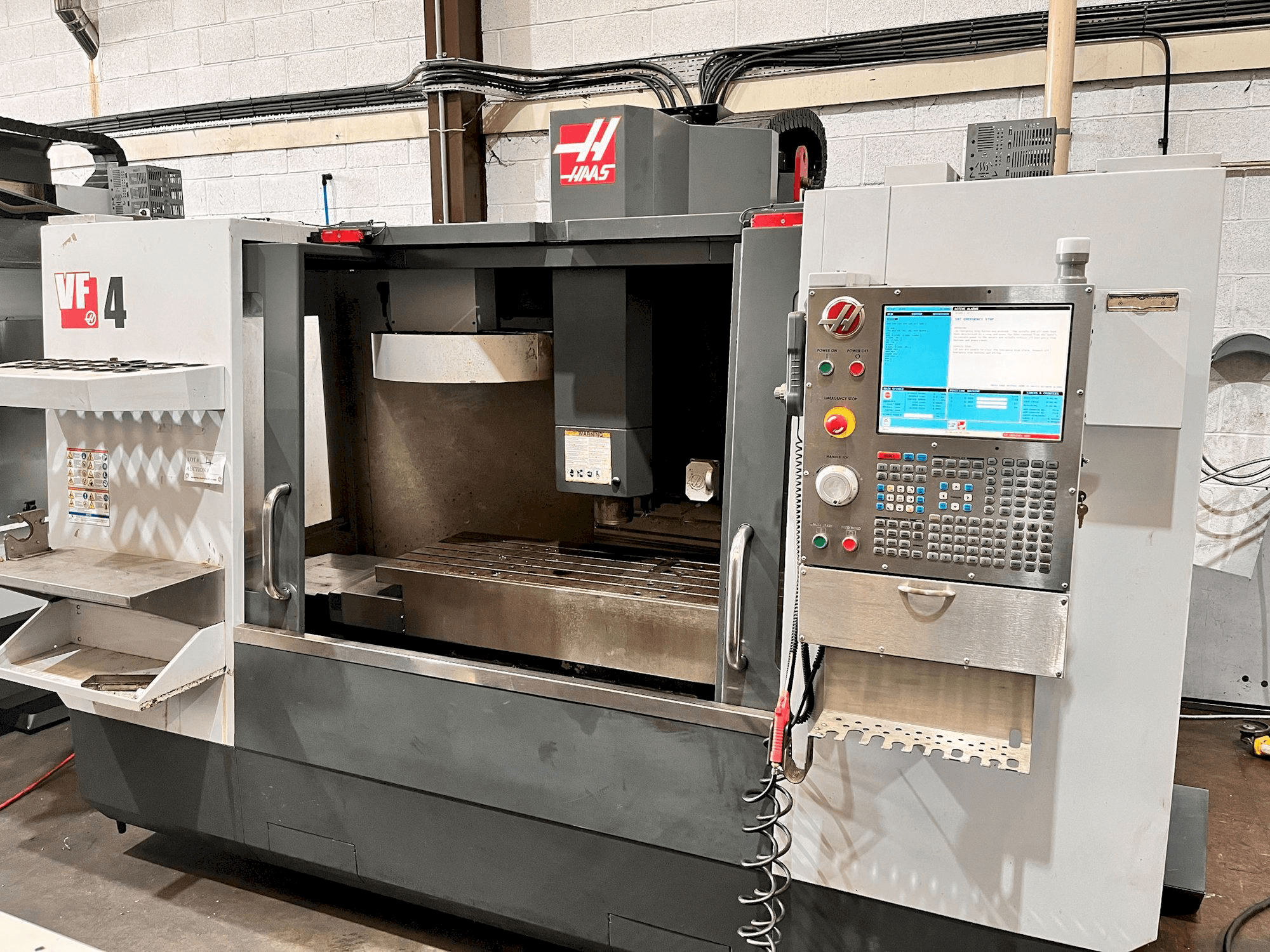 HAAS VF-4-maskinen framifrån