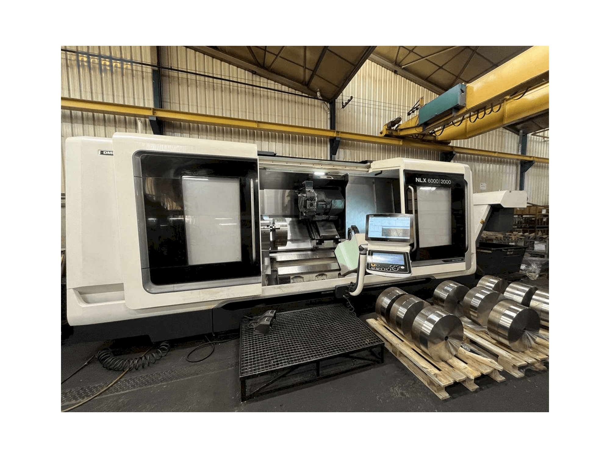 DMG MORI NLX 6000 | 2000-maskinen sedd från vänster sida