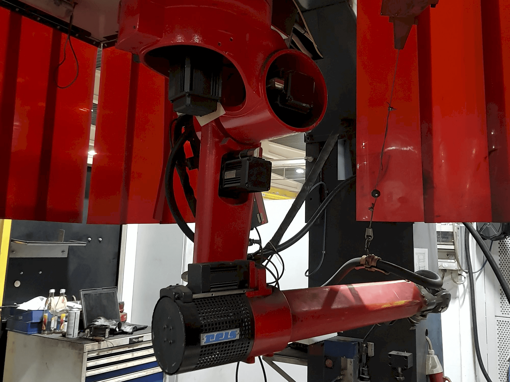 Reis Robotics RV30-16-maskinen framifrån