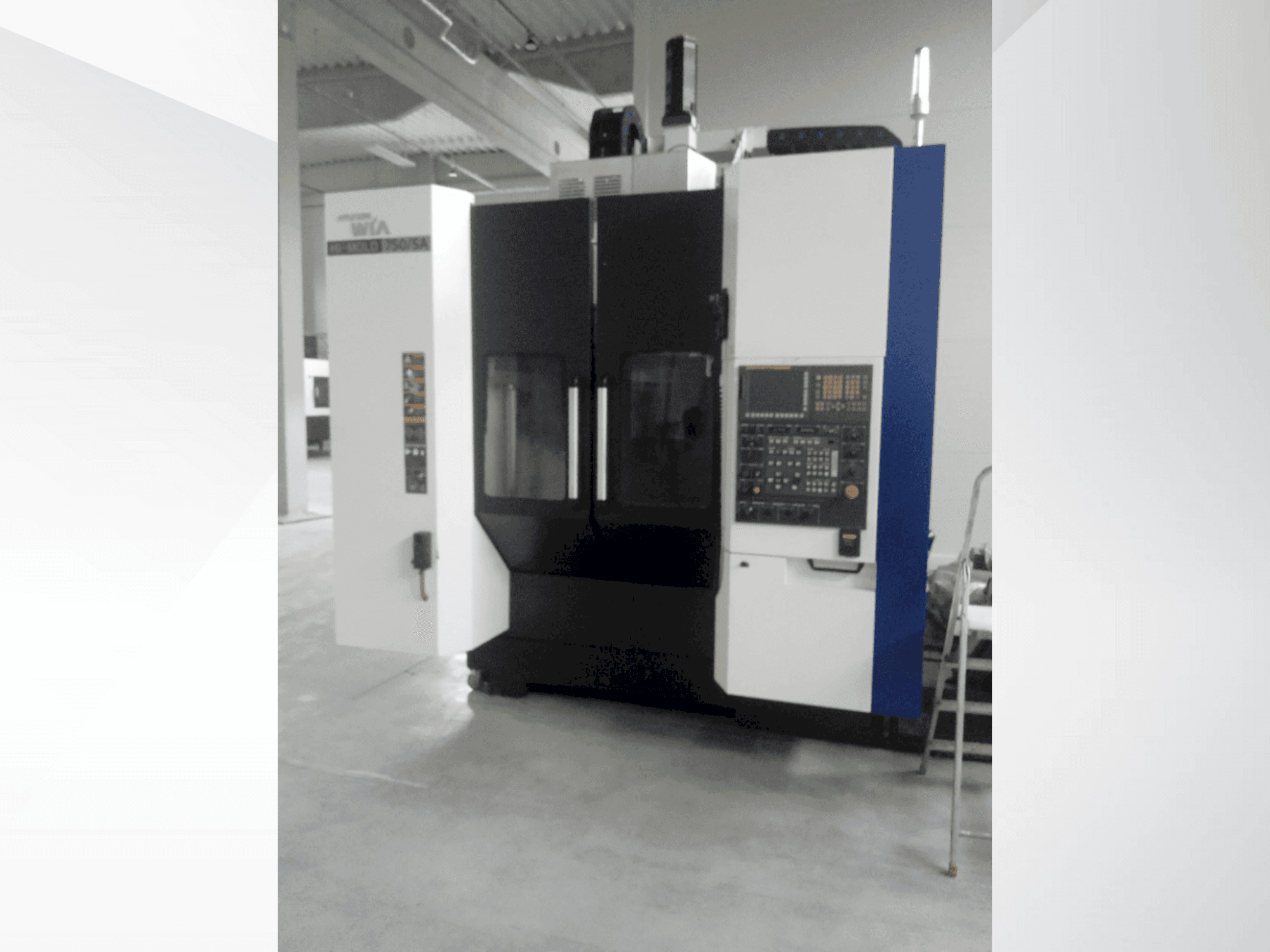 Hyundai Wia HI-MOLD 750-5A-maskinen framifrån