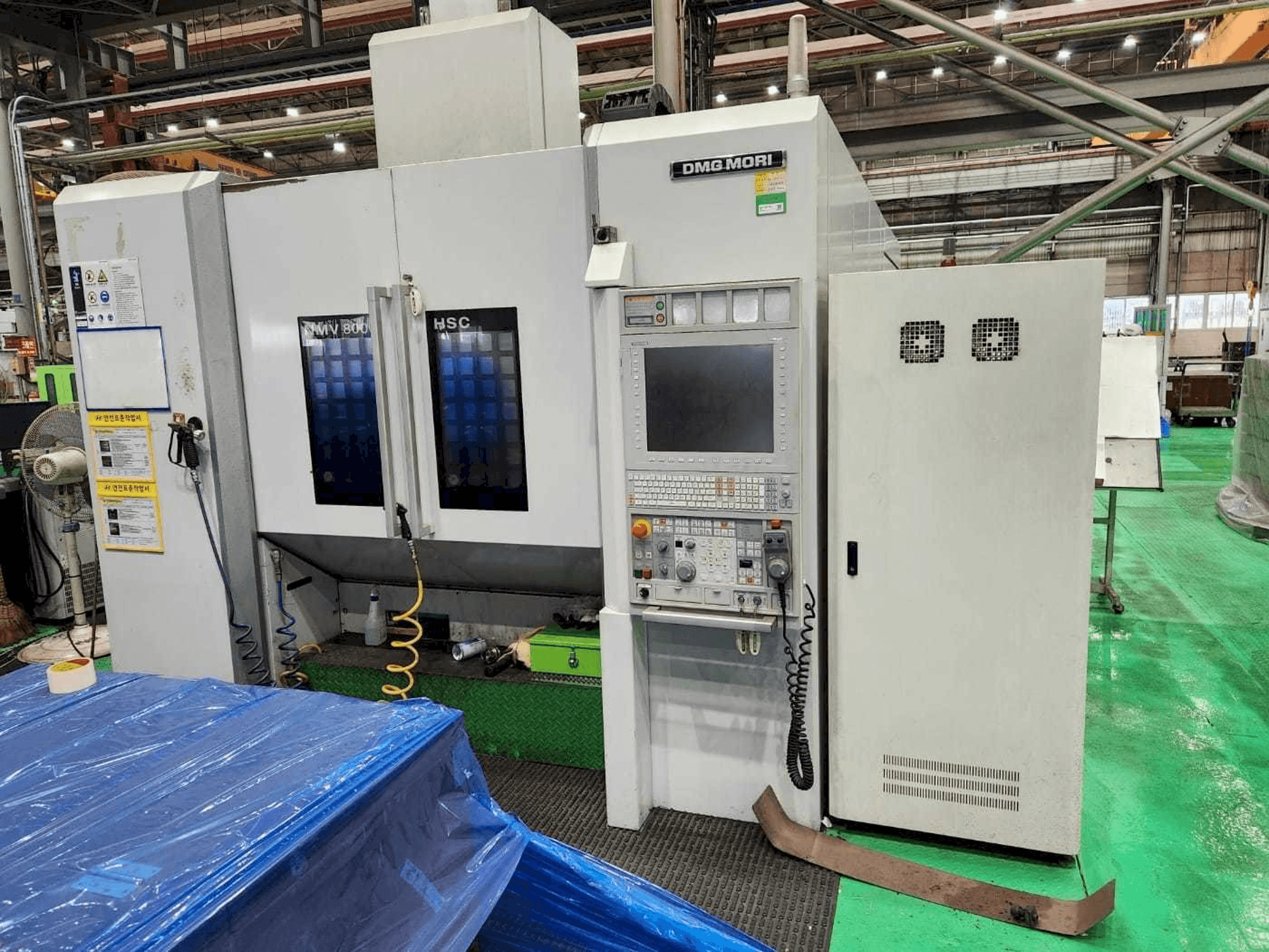 DMG MORI NMV 8000 DCG / 40-maskinen framifrån