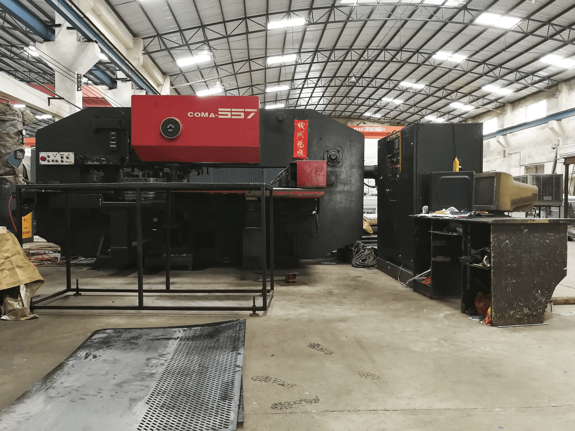 AMADA-maskinen framifrånComa 557