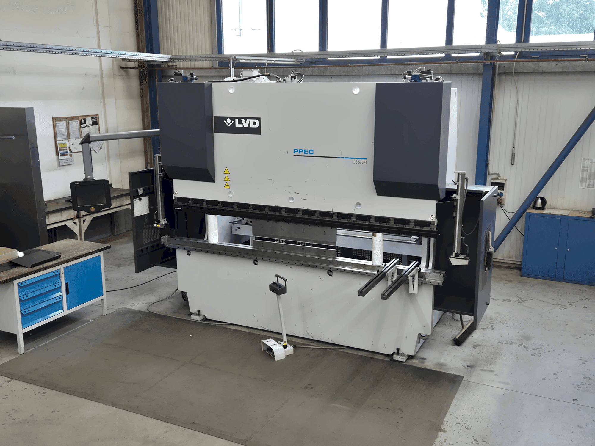 LVD PPEC 135/30-maskinen framifrån