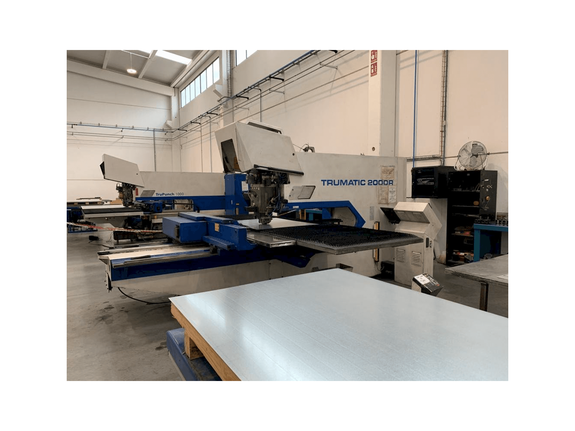 Trumpf Trumatic 2000 R-maskinen framifrån
