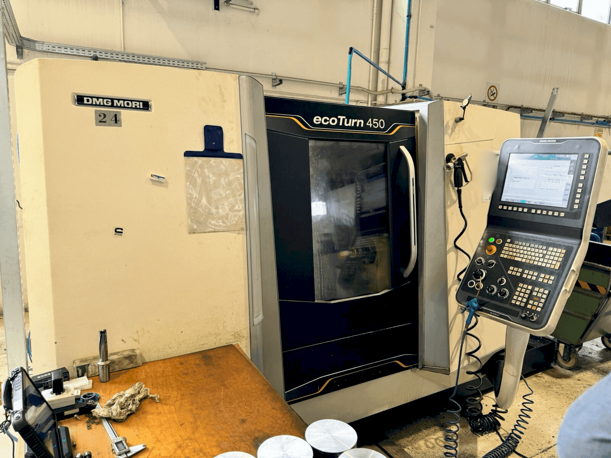 DMG MORI EcoTurn 450 V3-maskinen framifrån