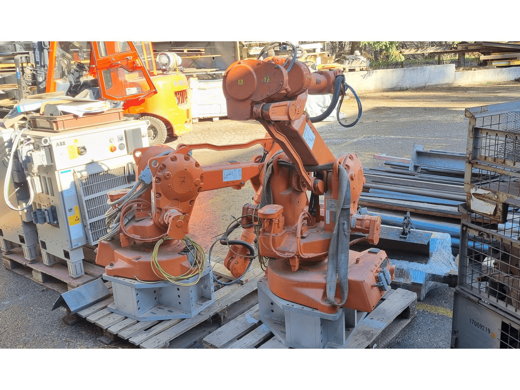 ABB IRB2400 M2000-maskinen framifrån