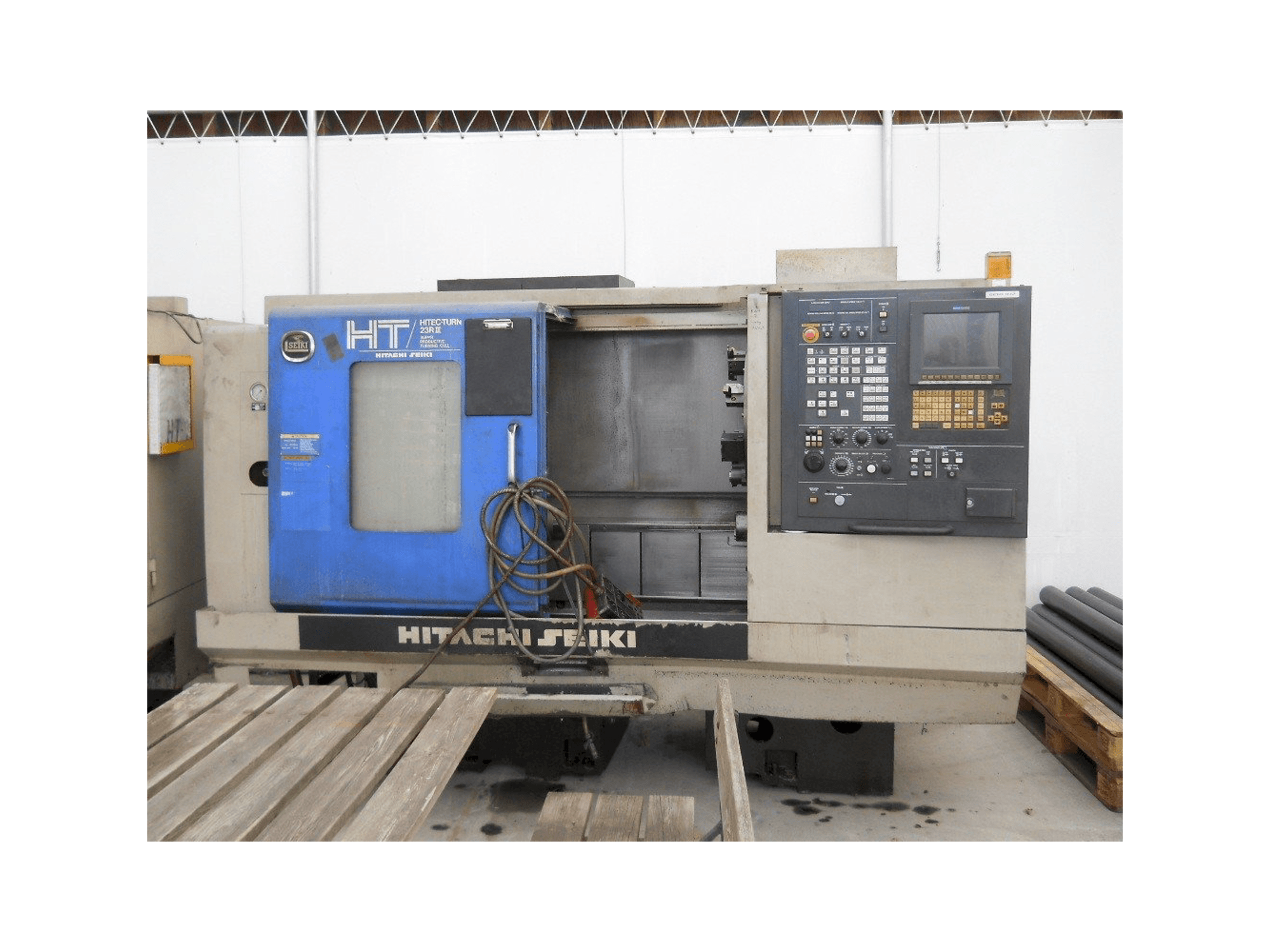 HITACHI SEIKI HITEC-TURN 23R III-maskinen framifrån