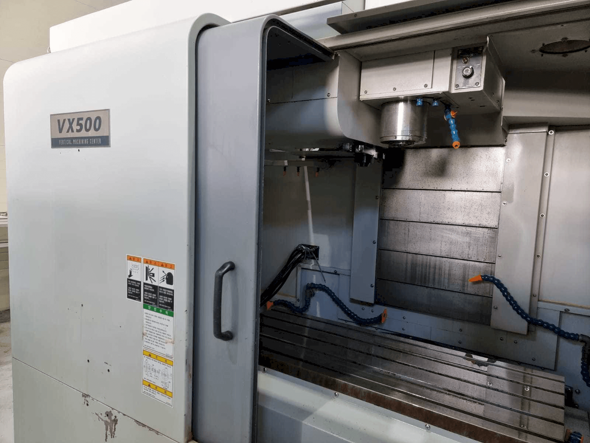 Hyundai Wia VX500-maskinen framifrån