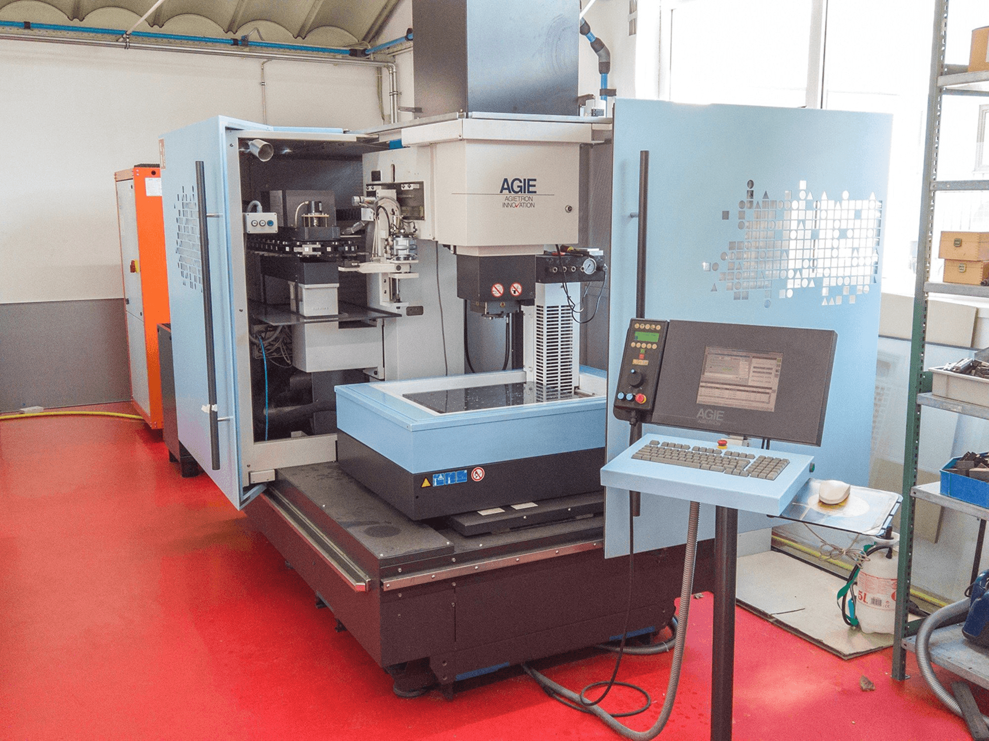 AGIE AGIETRON INNOVATION 2-maskinen framifrån