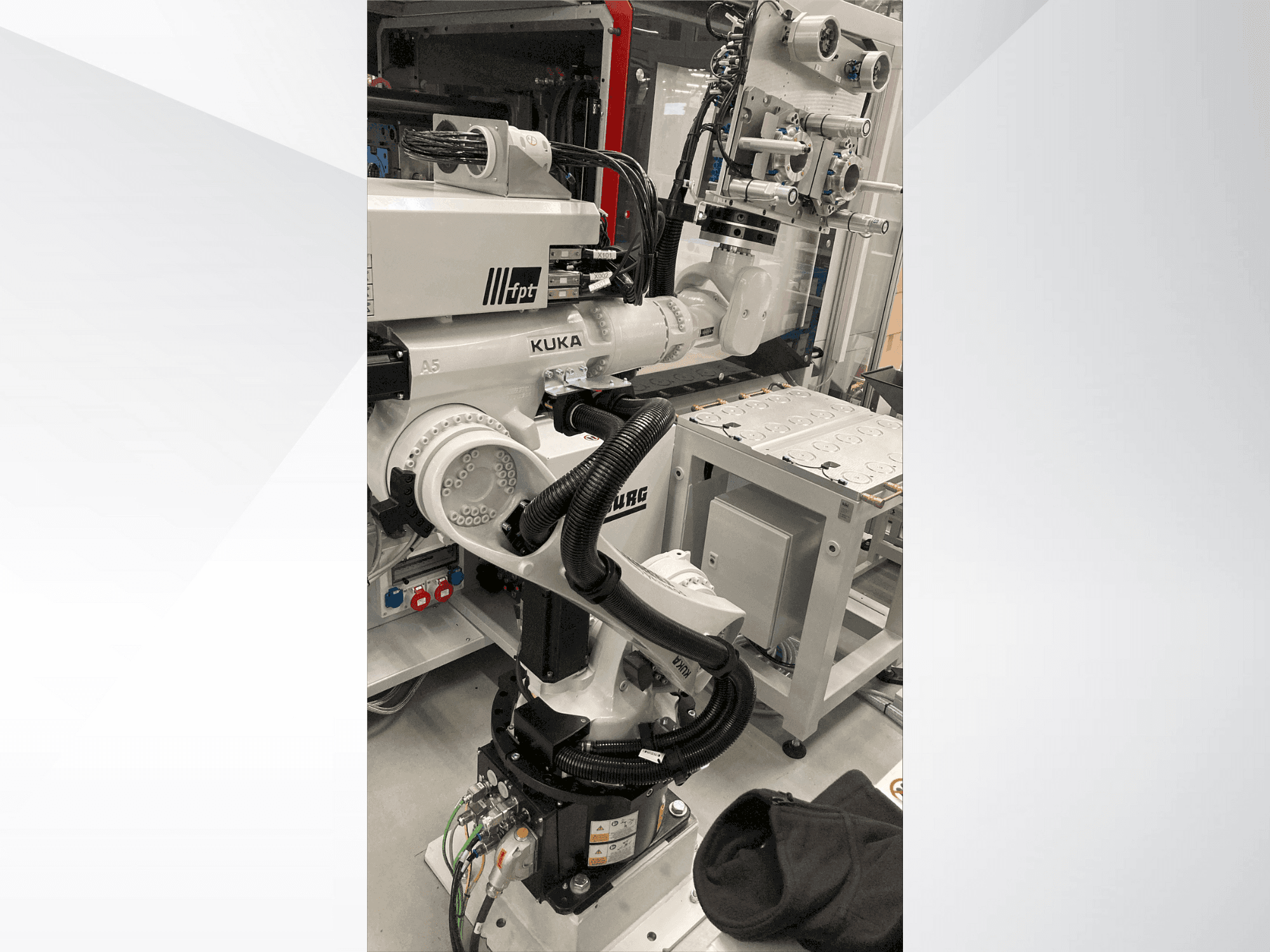 KUKA KR 22 R1610-2-maskinen framifrån