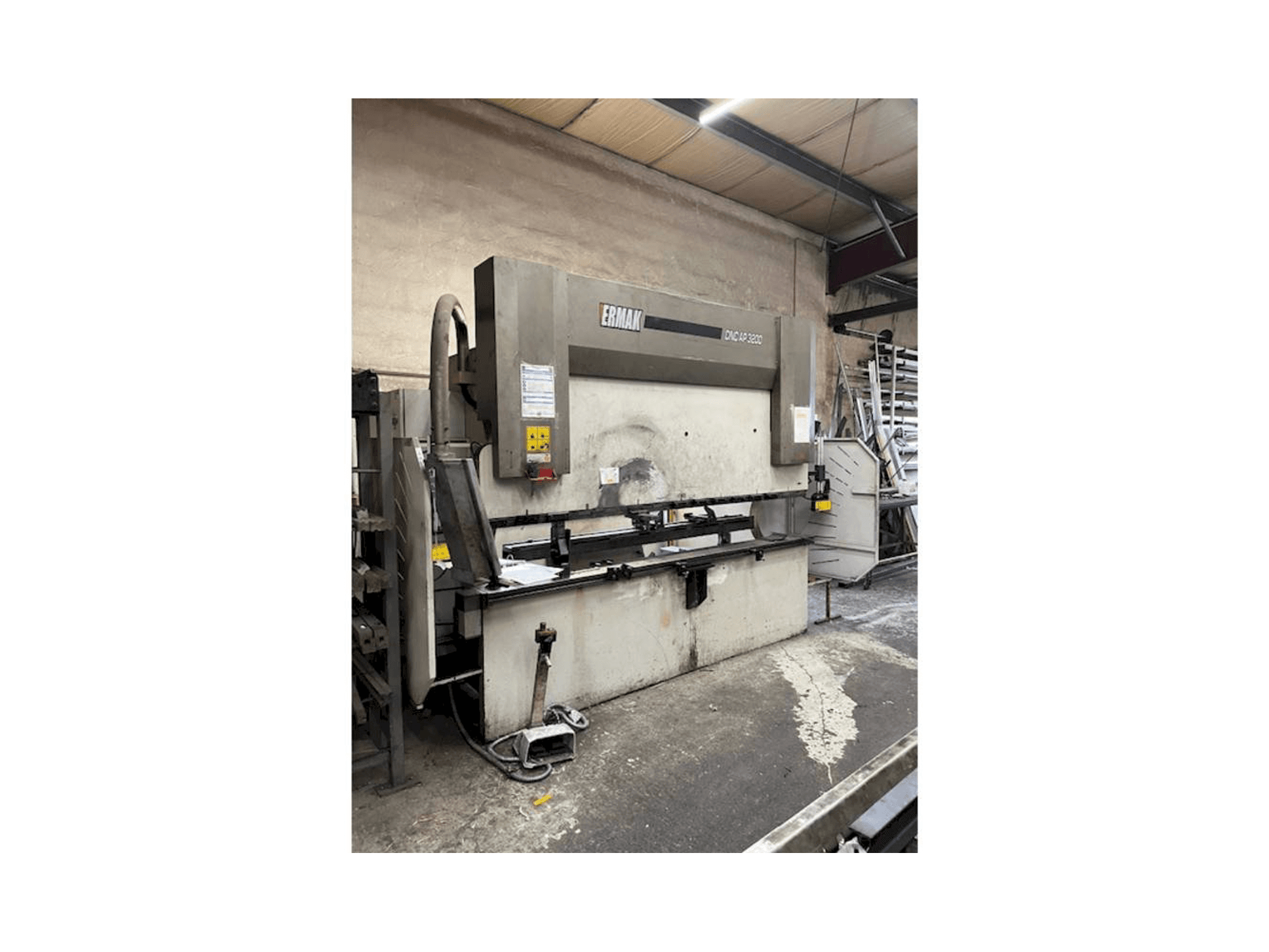 ERMAK Cnc ap-maskinen framifrån