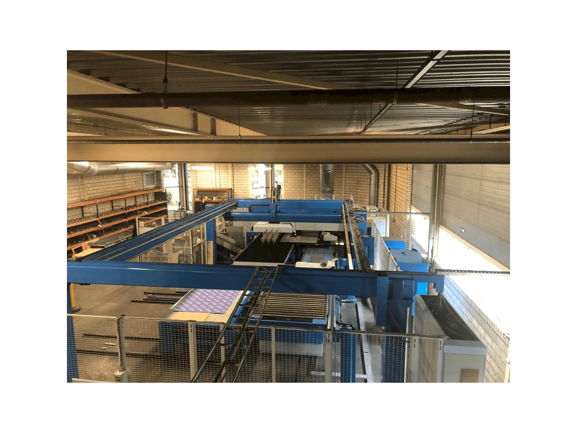 Finn-Power LB 6 UVH-maskinen framifrån