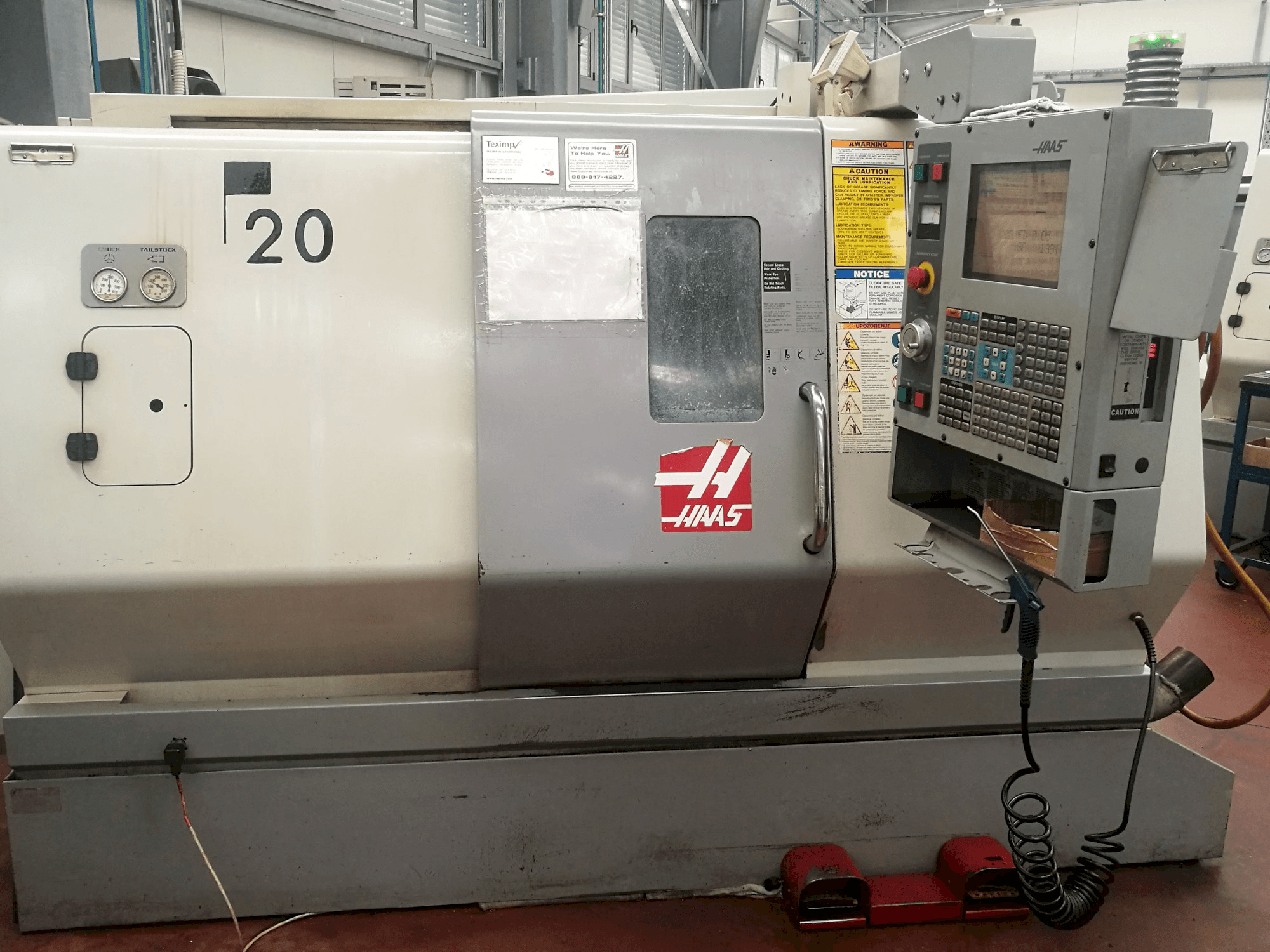 HAAS-maskinen framifrånSL-20THE
