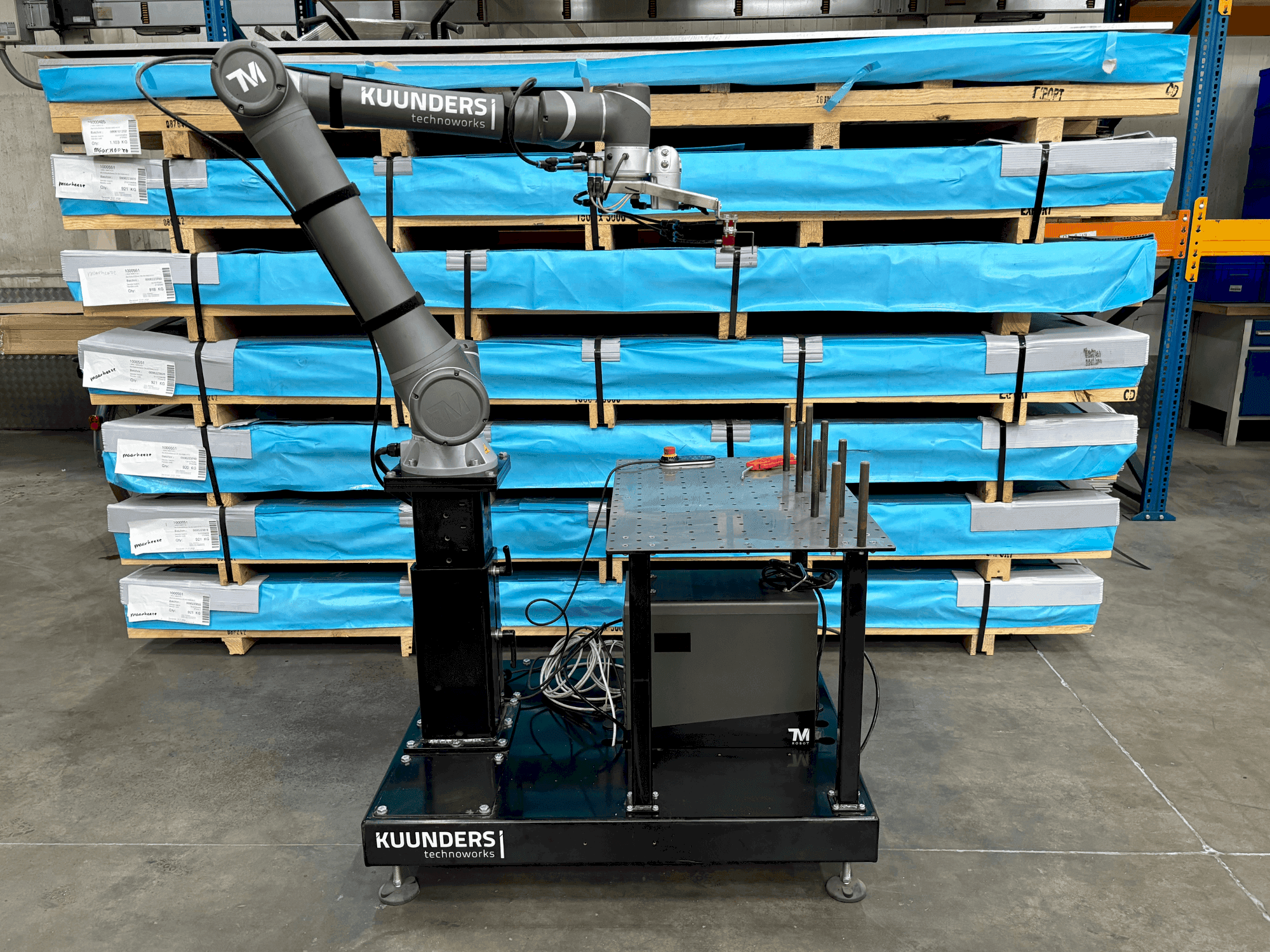 TECHMAN ROBOT TM12-maskinen framifrån