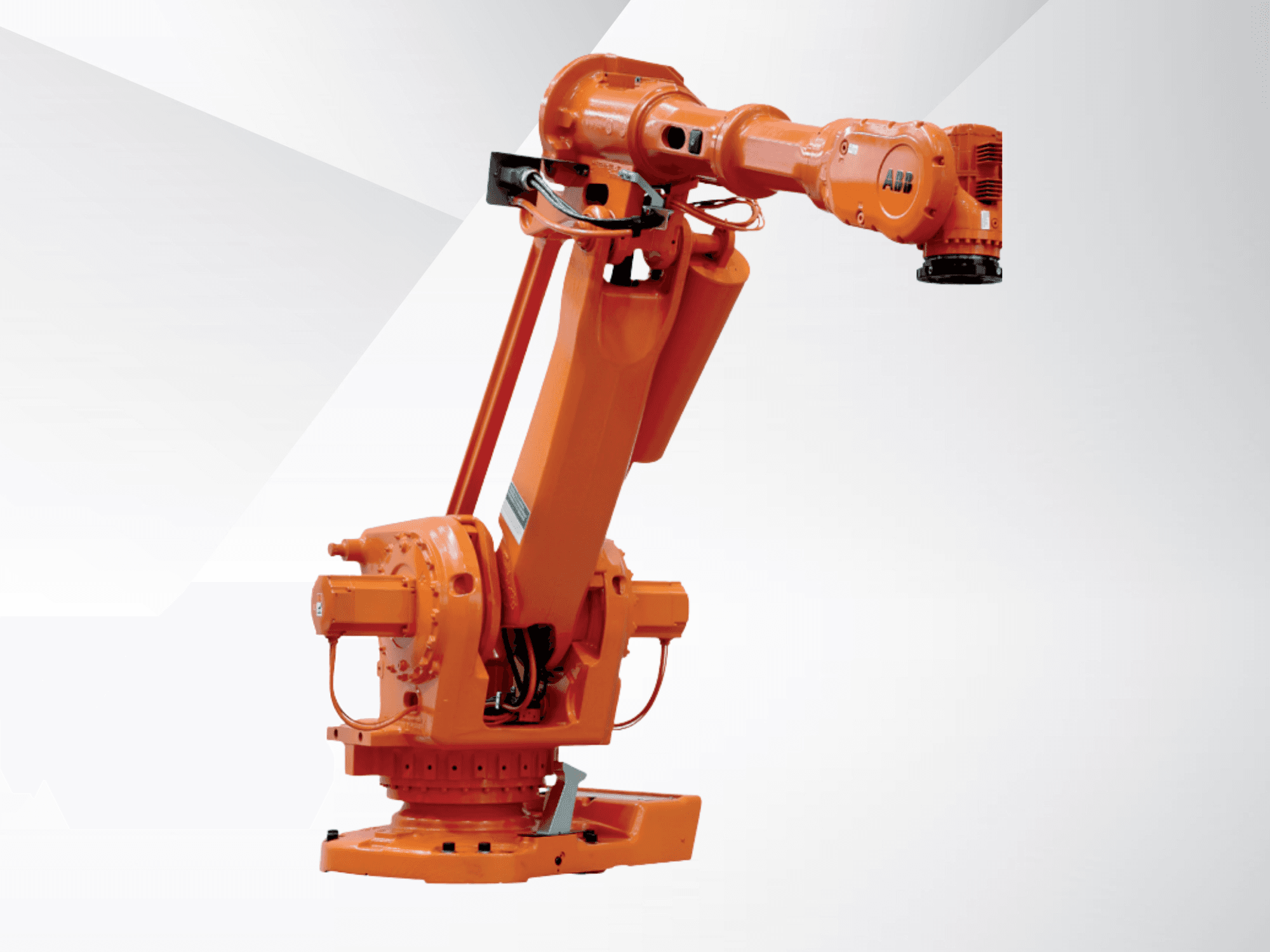 ABB IRB 6660-205/1.9-robotarm i orange, sedd från sidan, som visar dess ledade fogar och industriella design.