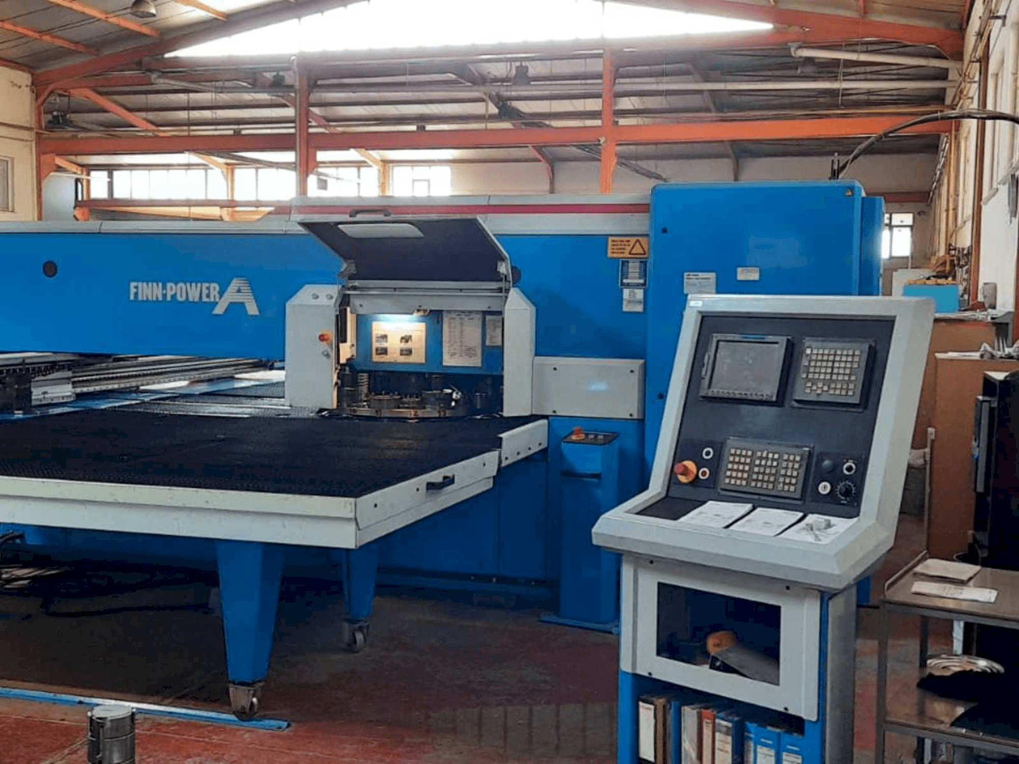 Finn-Power A525F-maskinen framifrån