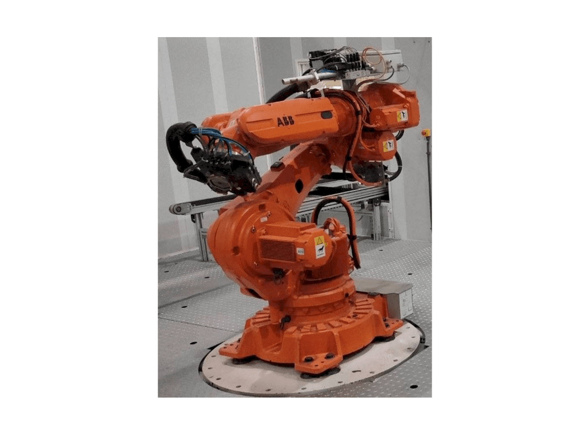 ABB IRB 6620-150/2.2-maskinen framifrån