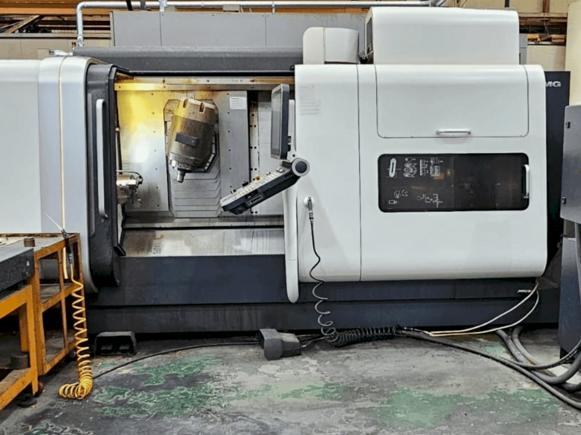 DMG MORI CTX 1250 TC-maskinen framifrån