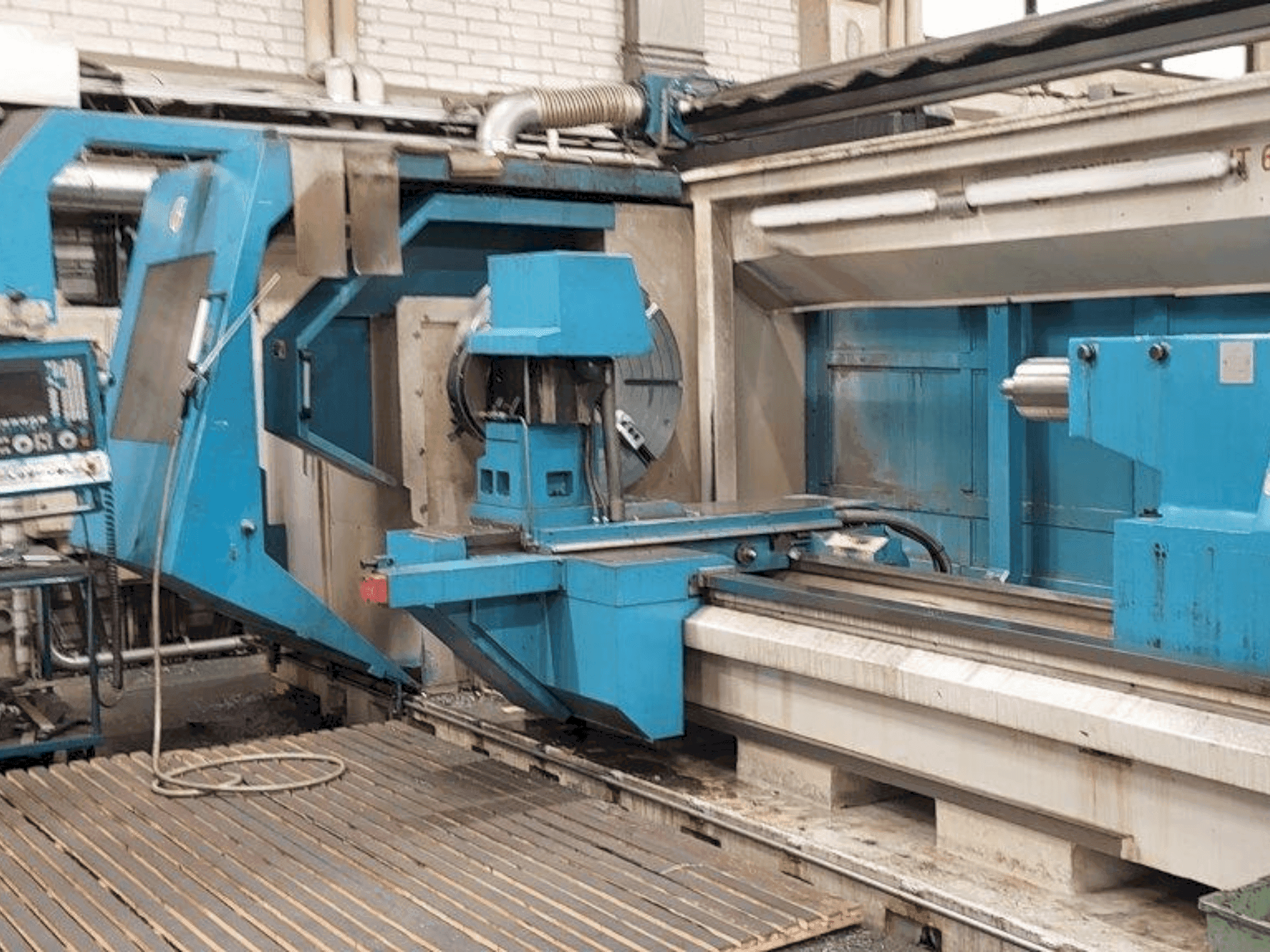 Geminis GTH 6 G2-1300 x 3000-maskinen framifrån