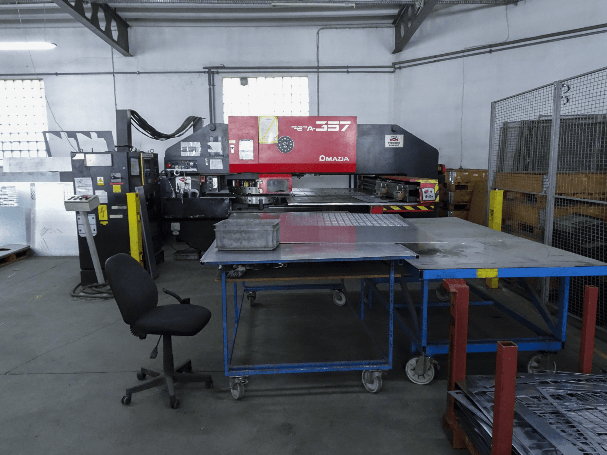 AMADA-maskinen framifrånPEGA 357