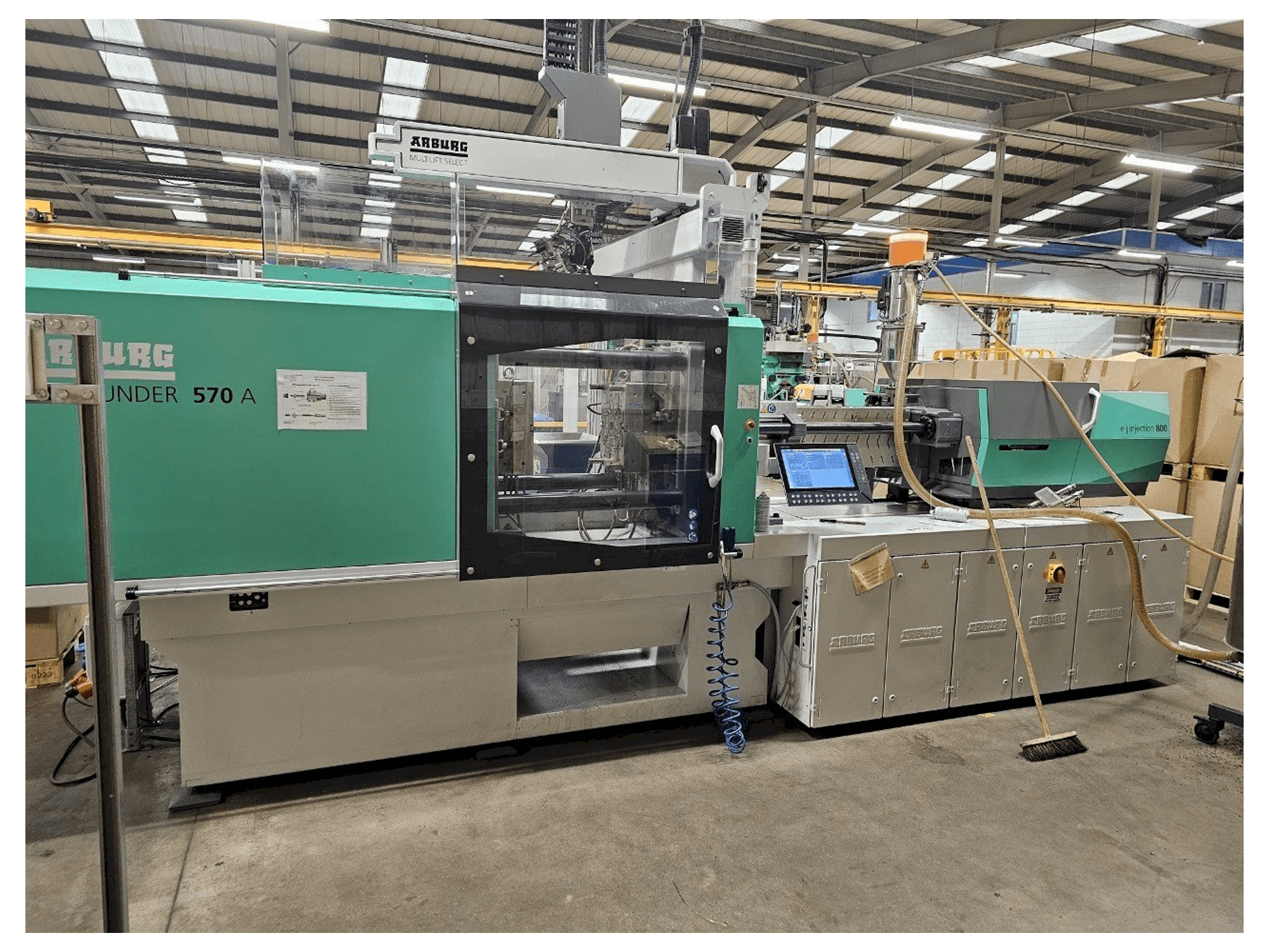 Arburg Allrounder 570 A 2000-800-maskinen framifrån