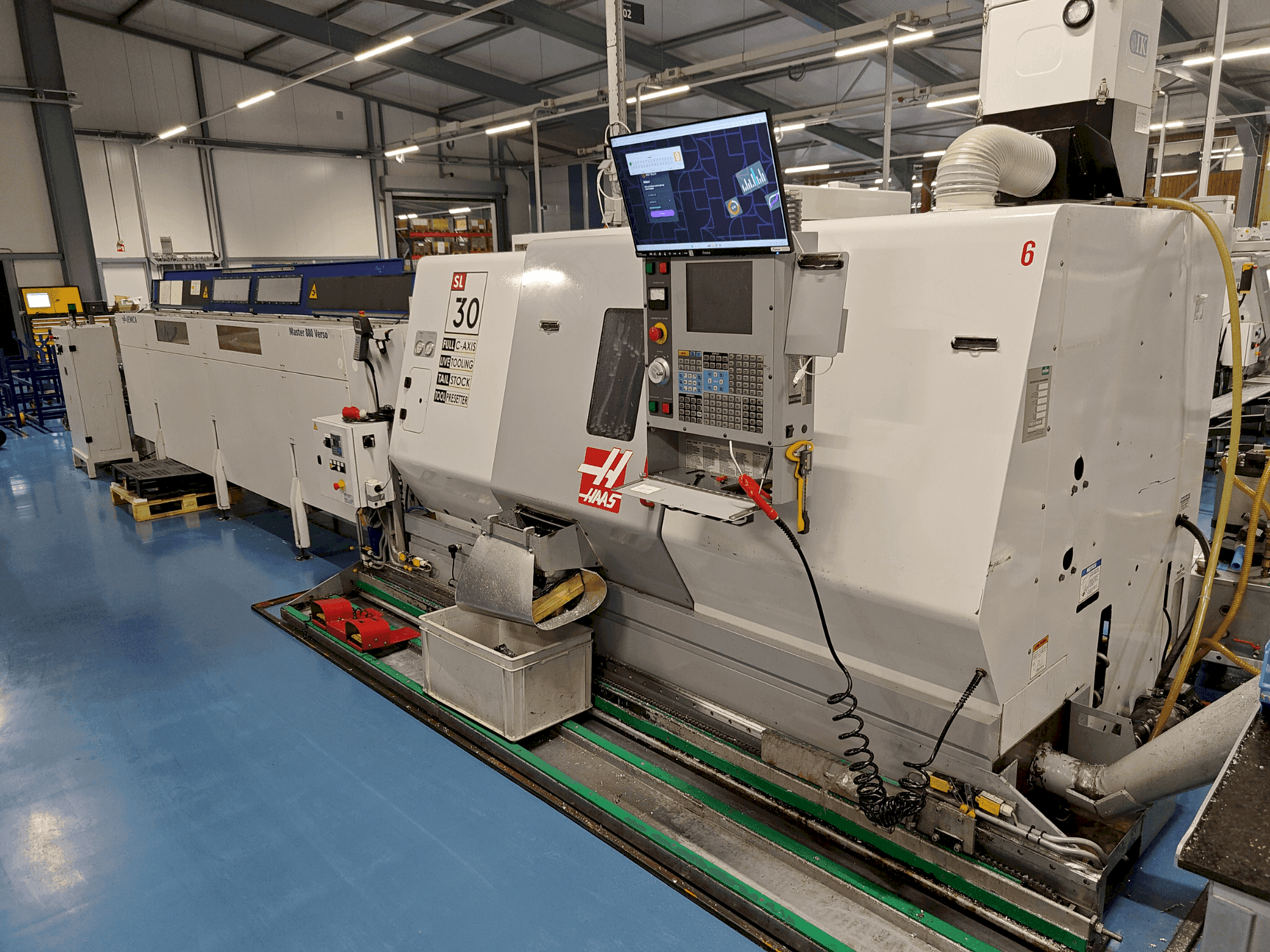 HAAS SL-30TCE (2004)-maskinen framifrån