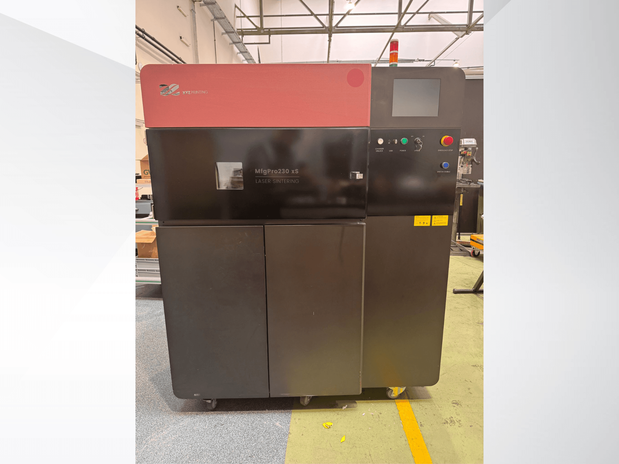 XYZprinting MfgPro230 xS 3D-skrivare i plast framifrån, med kontrollpanel och varningslampor.