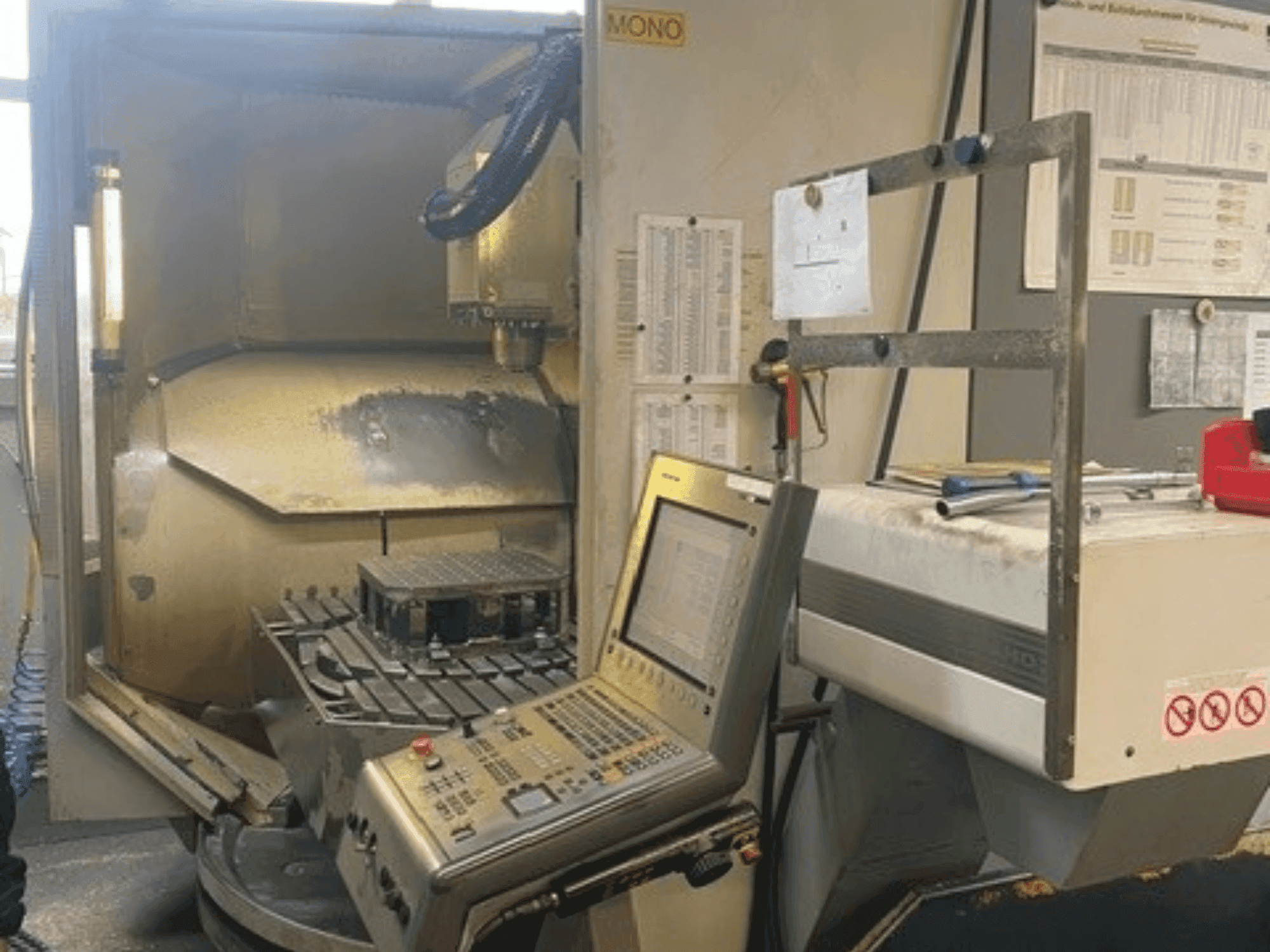 DECKEL MAHO DMU 80 monoBLOCK simultan-maskinen framifrån