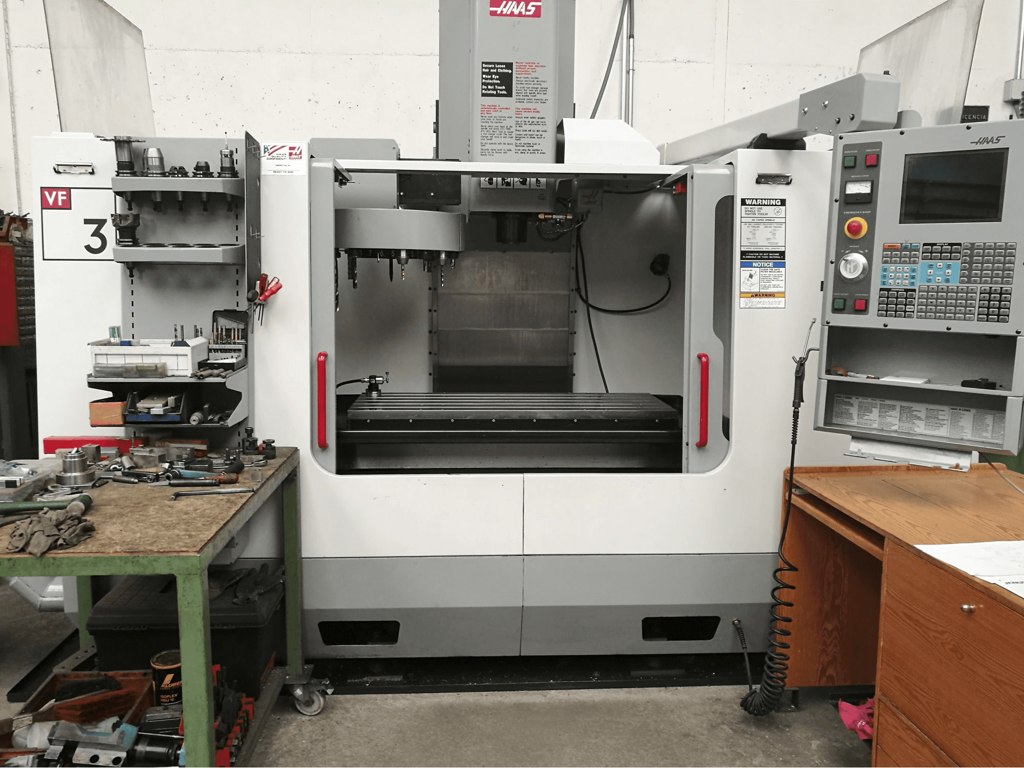 HAAS-maskinen sedd från vänsterVF-3BHE