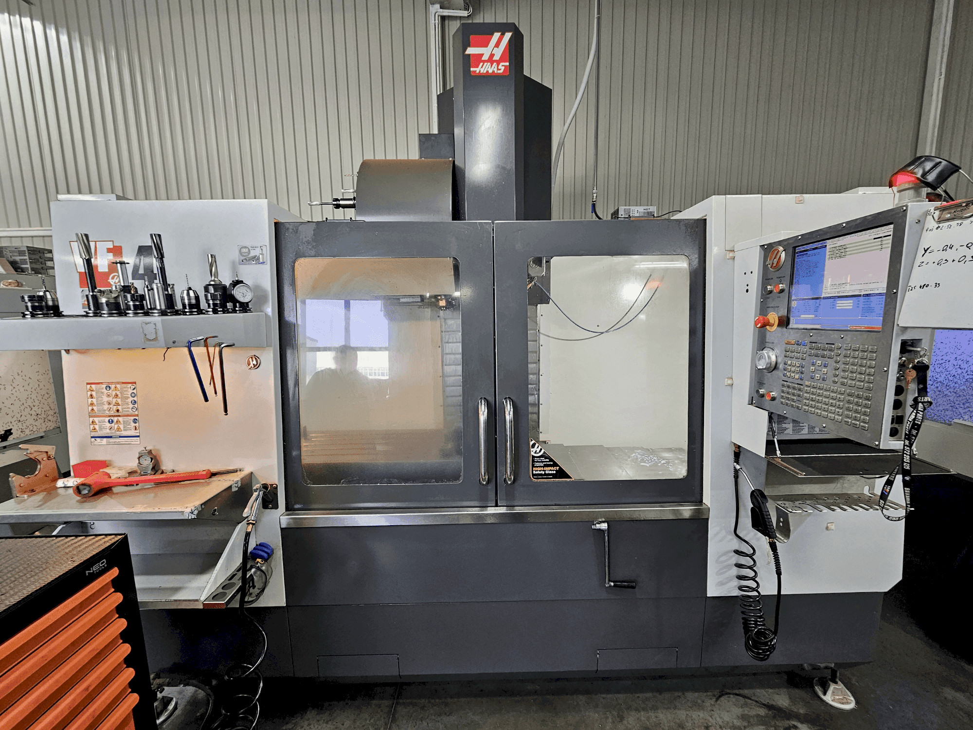 HAAS VF-4-maskinen framifrån