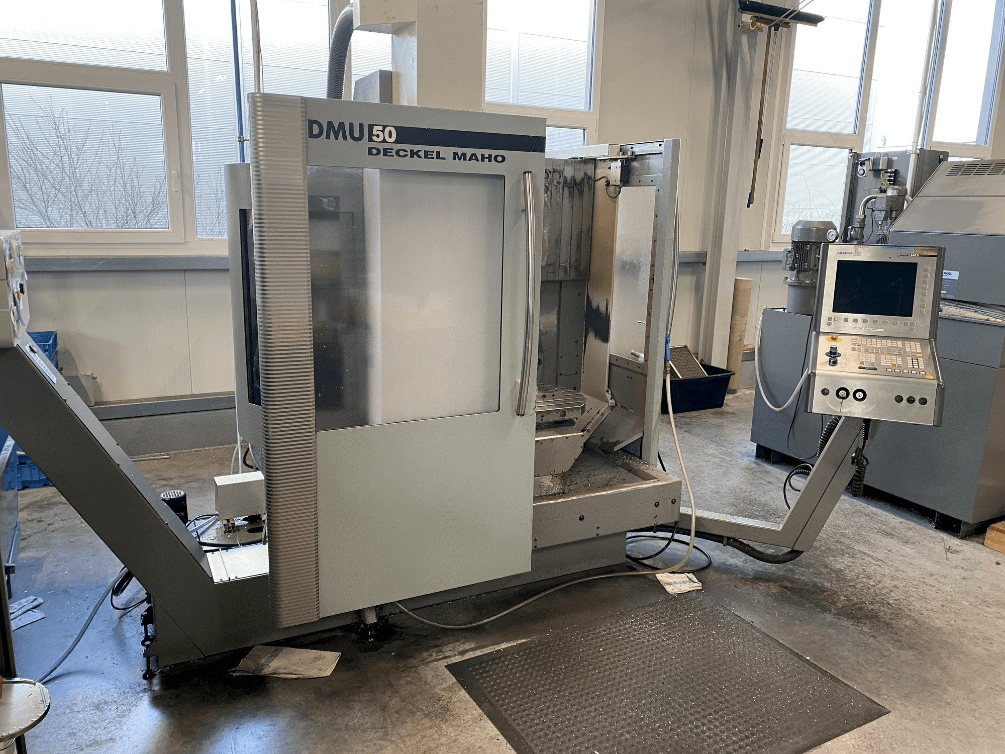 DECKEL MAHO DMU 50-maskinen framifrån