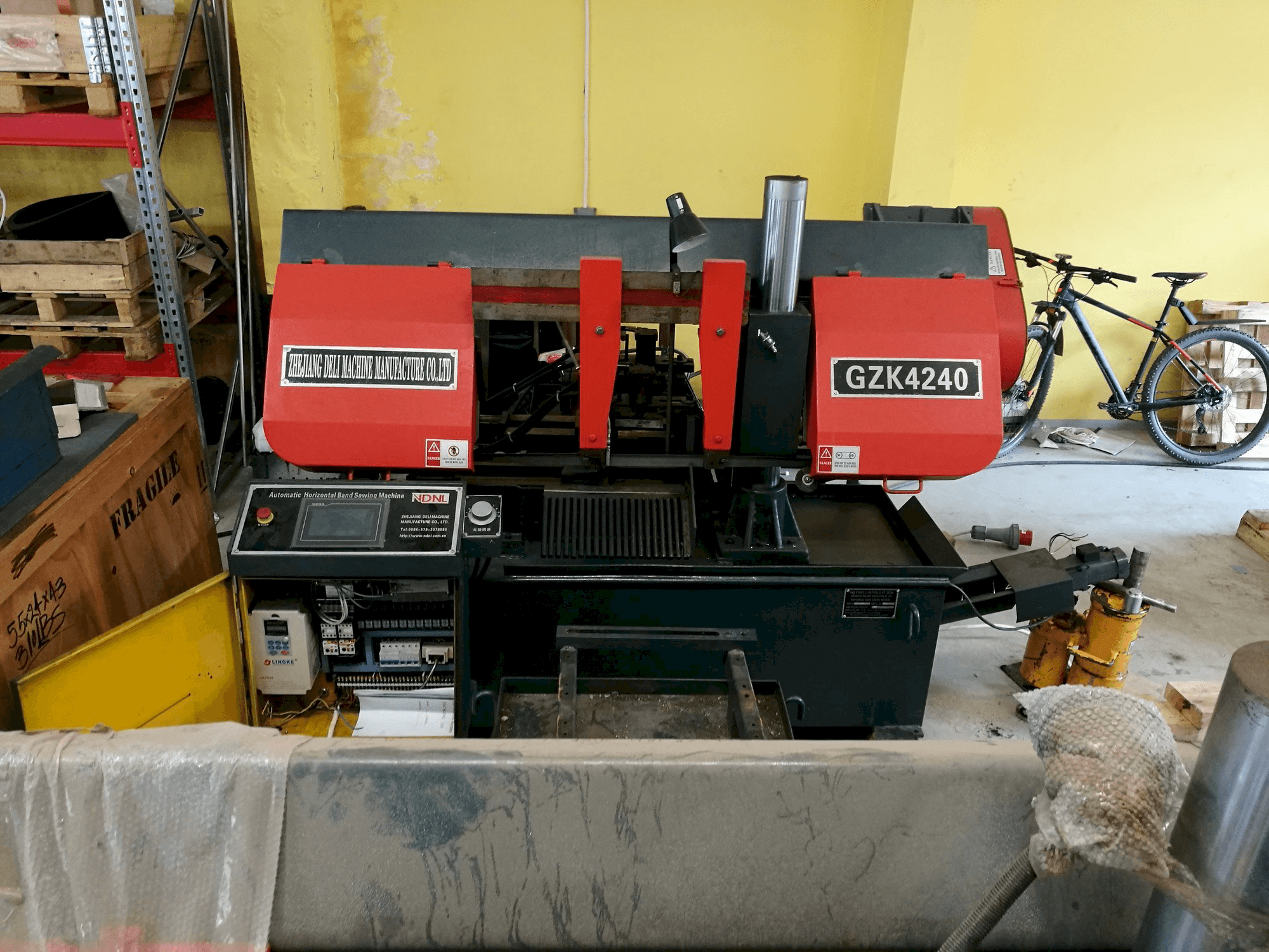 NDNL GZK4240-maskinen framifrån