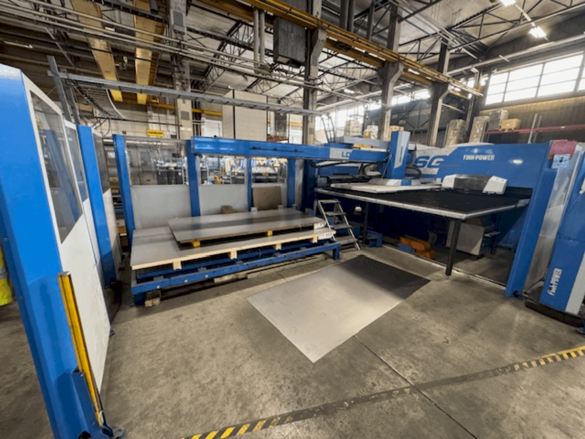 Finn-Power SG-6-maskinen framifrån