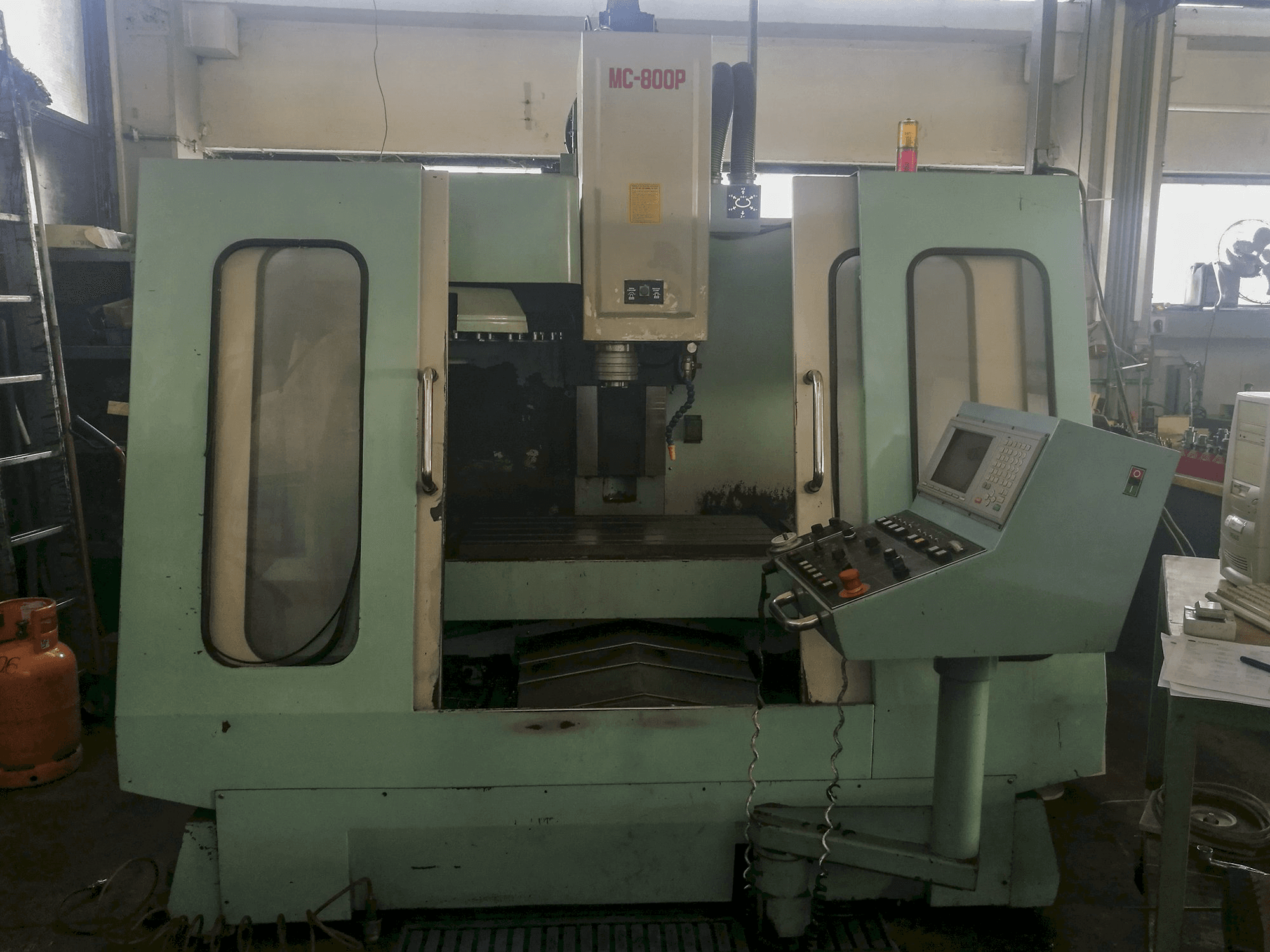 Eumach-maskinen framifrånMC-800P