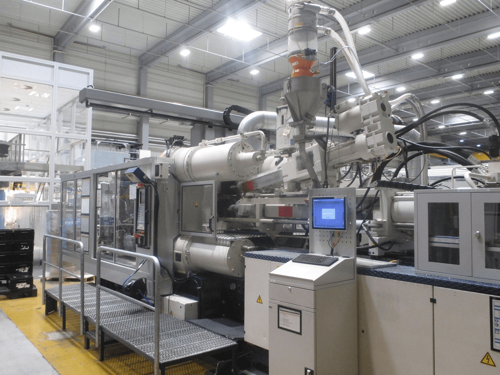 Krauss Maffei 575-1900-520-C2-maskinen framifrån