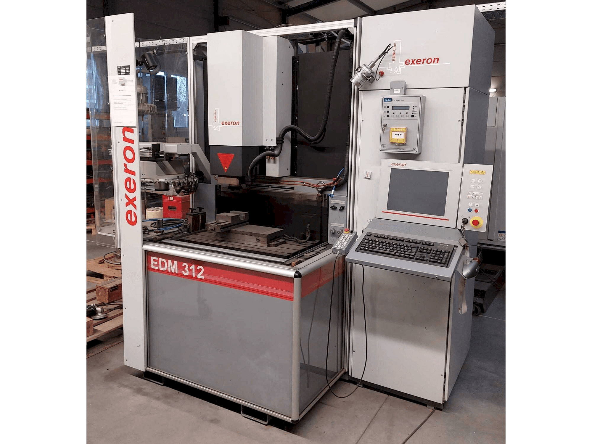 Exeron EDM 312 MF20-maskinen framifrån