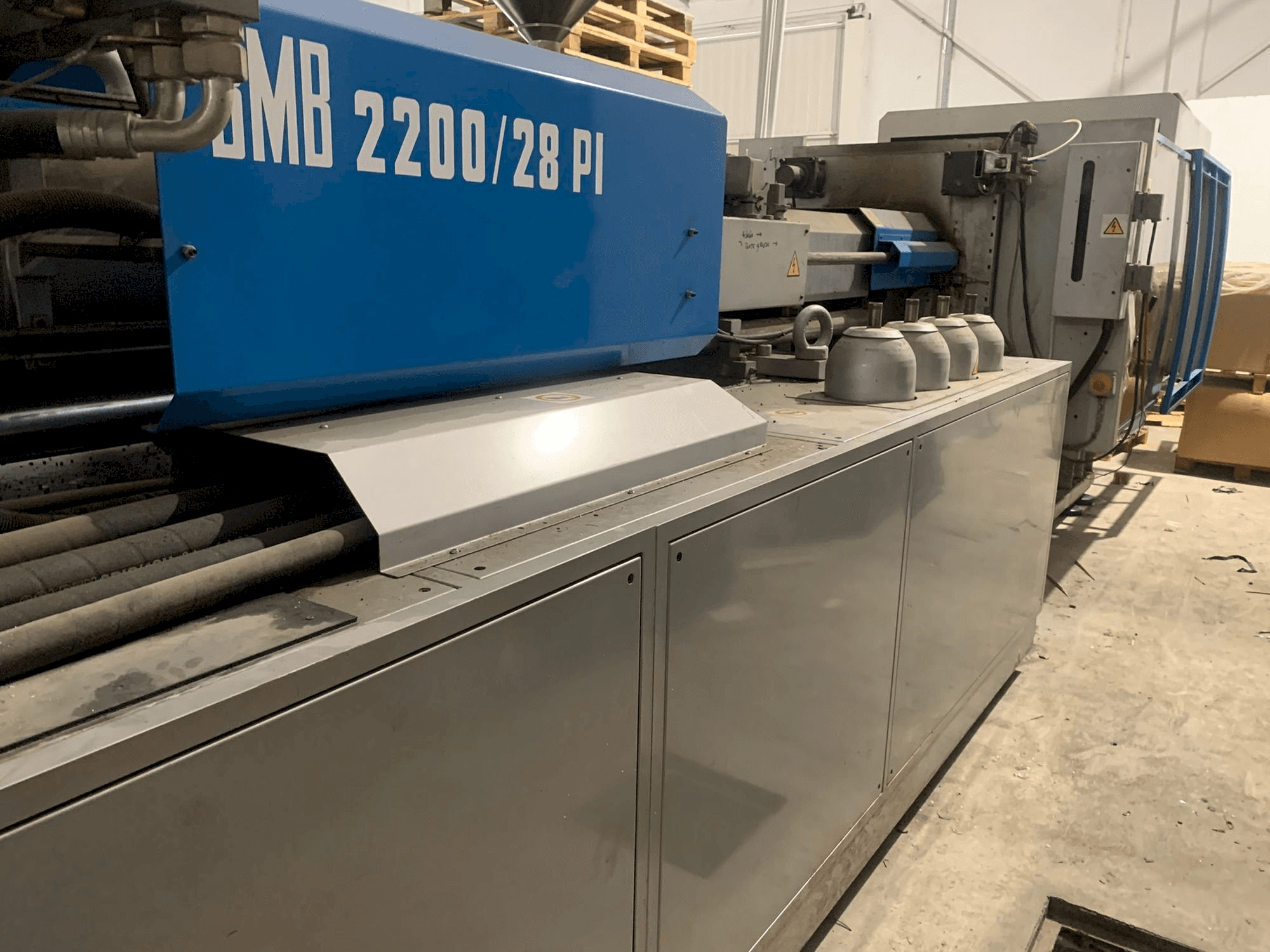 BMB KW28PI-2200-maskinen framifrån