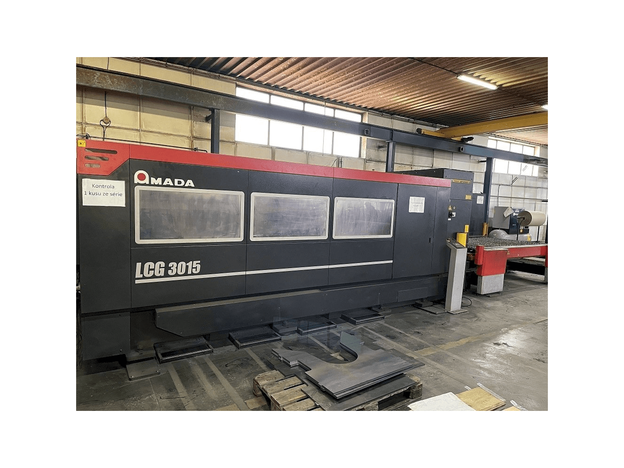 AMADA LCG 3015-maskinen framifrån