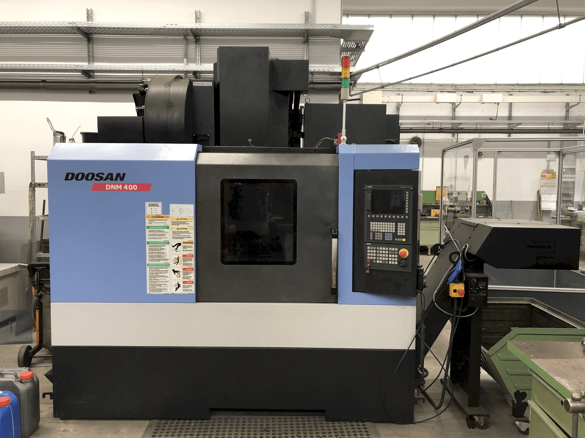 Doosan DNM 400-maskinen framifrån